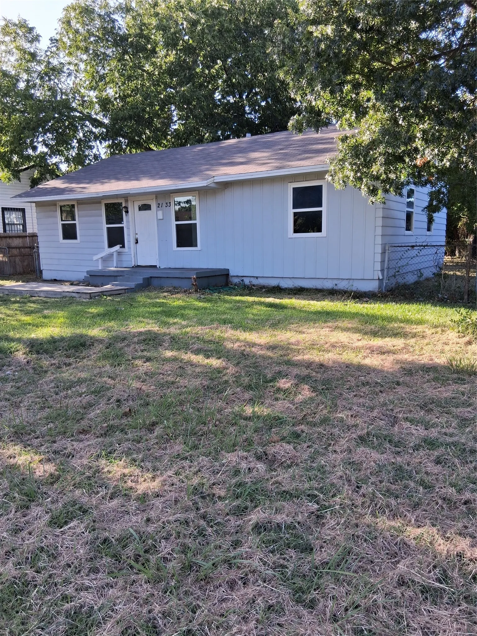 Single Family Residence For Sale in Dallas County , 2133 Glenfield Avenue, Dallas, Texas 75224, 2 Bedroom, 2 Bathroom, Garage spaces, 1,066 Sqft, built in 1949, mls#21363177, Real Estate Agent in Dallas, Homes For Sale in Dallas county, Homes For Sale in Dallas, Realtor in Dallas Texas, Real Estate Brokerage Independent Realty Texas, Luminita Cordes Realtor