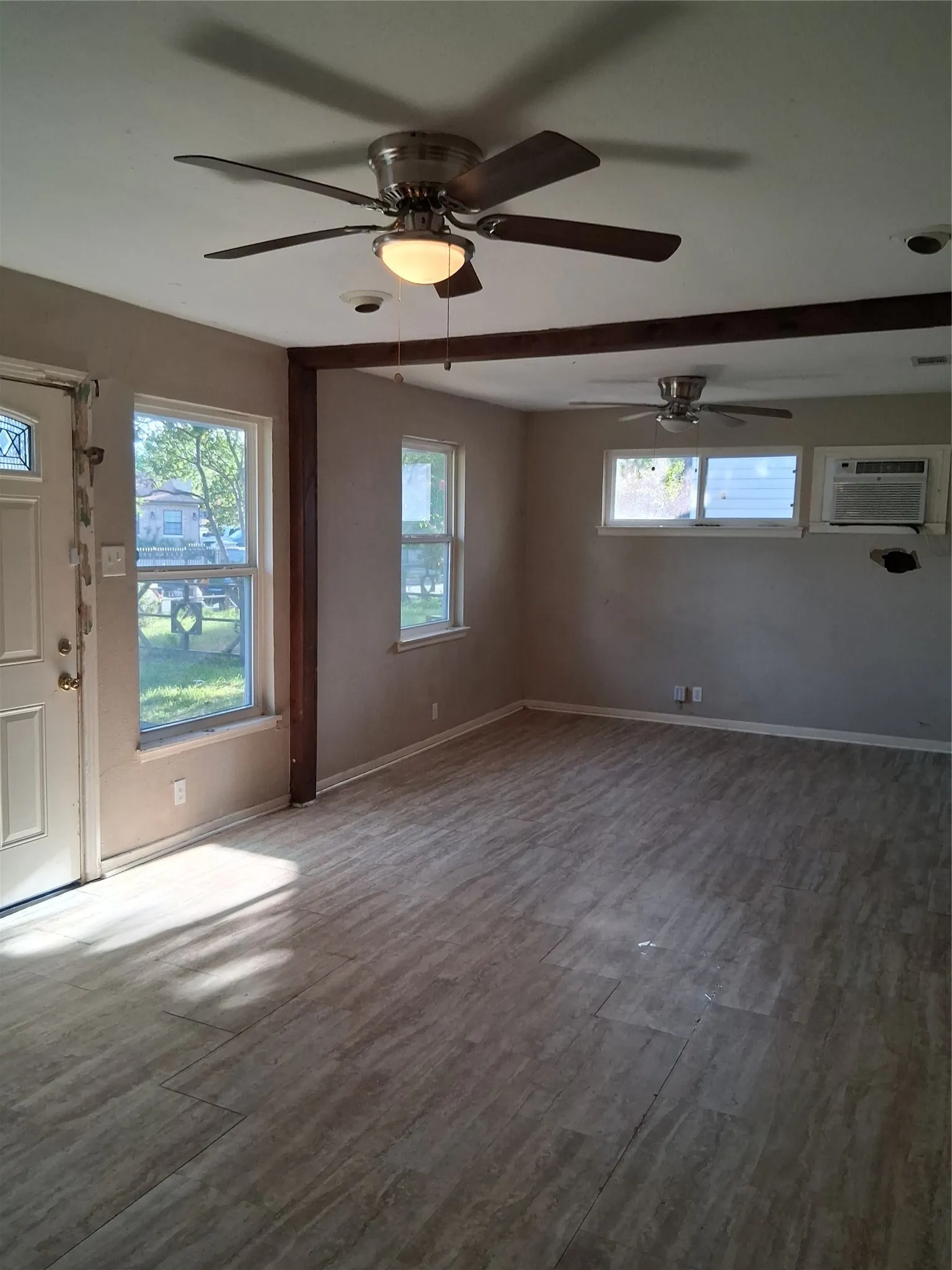 Single Family Residence For Sale in Dallas County , 2133 Glenfield Avenue, Dallas, Texas 75224, 2 Bedroom, 2 Bathroom, Garage spaces, 1,066 Sqft, built in 1949, mls#21363177, Real Estate Agent in Dallas, Homes For Sale in Dallas county, Homes For Sale in Dallas, Realtor in Dallas Texas, Real Estate Brokerage Independent Realty Texas, Luminita Cordes Realtor