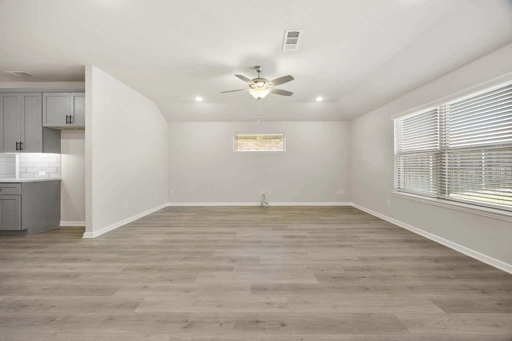 Single Family Residence For Sale in Collin County , 2409 Pacific Avenue, Anna, Texas 75409, 3 Bedroom, 2 Bathroom, 2 Garage spaces, 1,592 Sqft, built in 2022, mls#21362300, Real Estate Agent in Anna, Homes For Sale in Collin county, Homes For Sale in Anna, Realtor in Anna Texas, Real Estate Brokerage Independent Realty Texas, Luminita Cordes Realtor