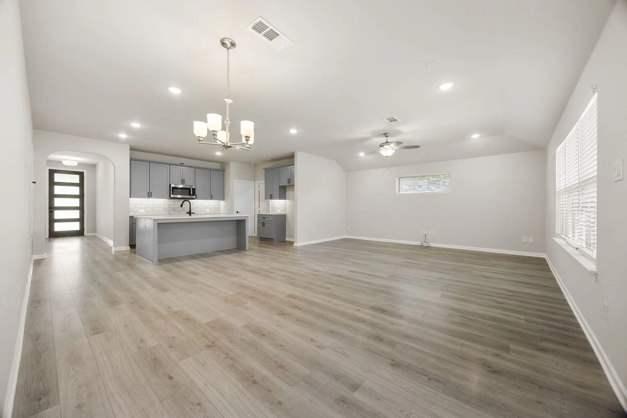 Single Family Residence For Sale in Collin County , 2409 Pacific Avenue, Anna, Texas 75409, 3 Bedroom, 2 Bathroom, 2 Garage spaces, 1,592 Sqft, built in 2022, mls#21362300, Real Estate Agent in Anna, Homes For Sale in Collin county, Homes For Sale in Anna, Realtor in Anna Texas, Real Estate Brokerage Independent Realty Texas, Luminita Cordes Realtor