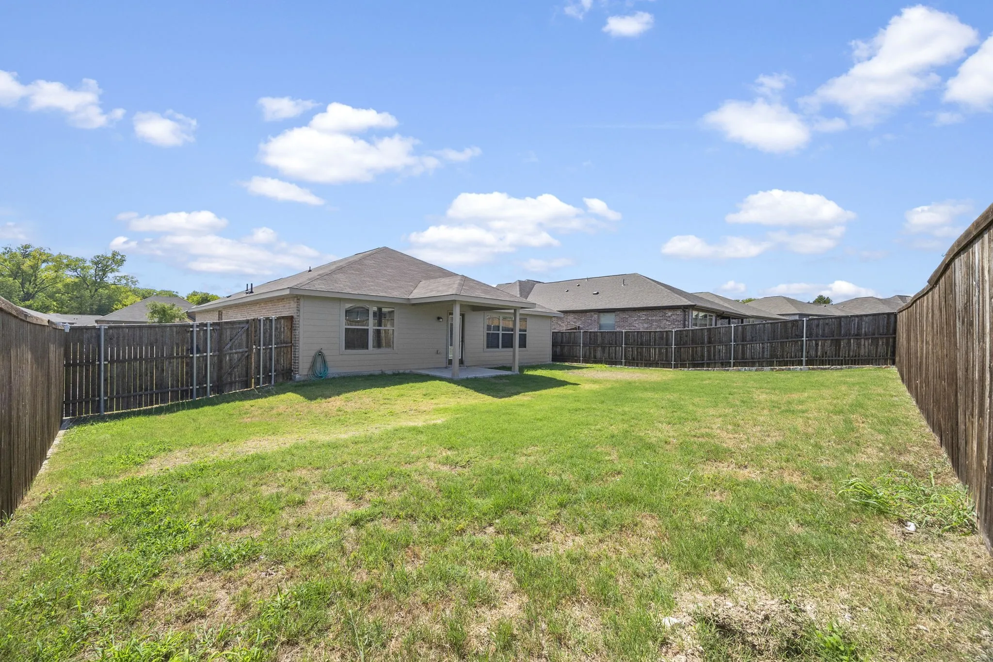 Single Family Residence For Sale in Collin County , 2409 Pacific Avenue, Anna, Texas 75409, 3 Bedroom, 2 Bathroom, 2 Garage spaces, 1,592 Sqft, built in 2022, mls#21362300, Real Estate Agent in Anna, Homes For Sale in Collin county, Homes For Sale in Anna, Realtor in Anna Texas, Real Estate Brokerage Independent Realty Texas, Luminita Cordes Realtor