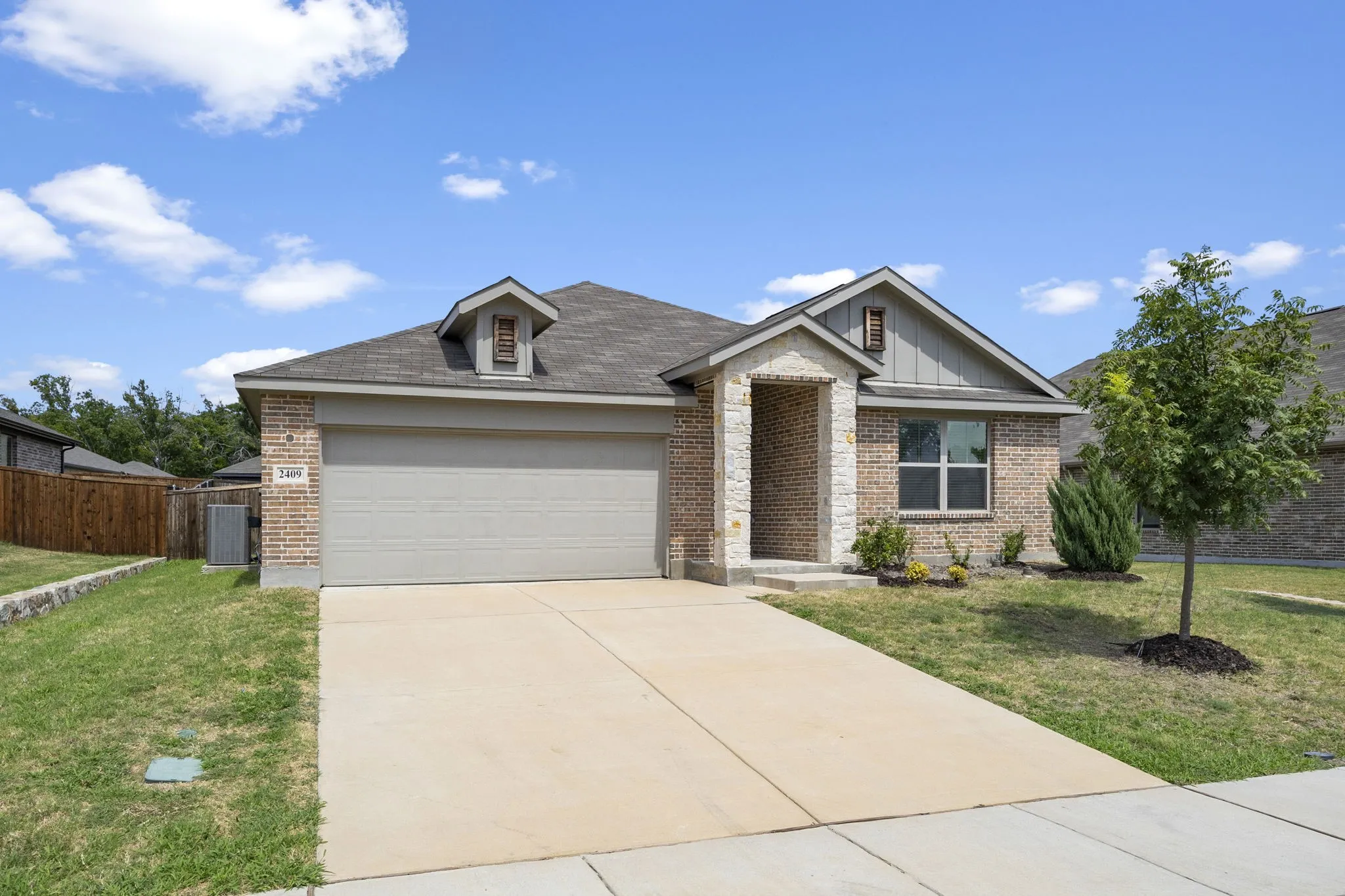 Single Family Residence For Sale in Collin County , 2409 Pacific Avenue, Anna, Texas 75409, 3 Bedroom, 2 Bathroom, 2 Garage spaces, 1,592 Sqft, built in 2022, mls#21362300, Real Estate Agent in Anna, Homes For Sale in Collin county, Homes For Sale in Anna, Realtor in Anna Texas, Real Estate Brokerage Independent Realty Texas, Luminita Cordes Realtor