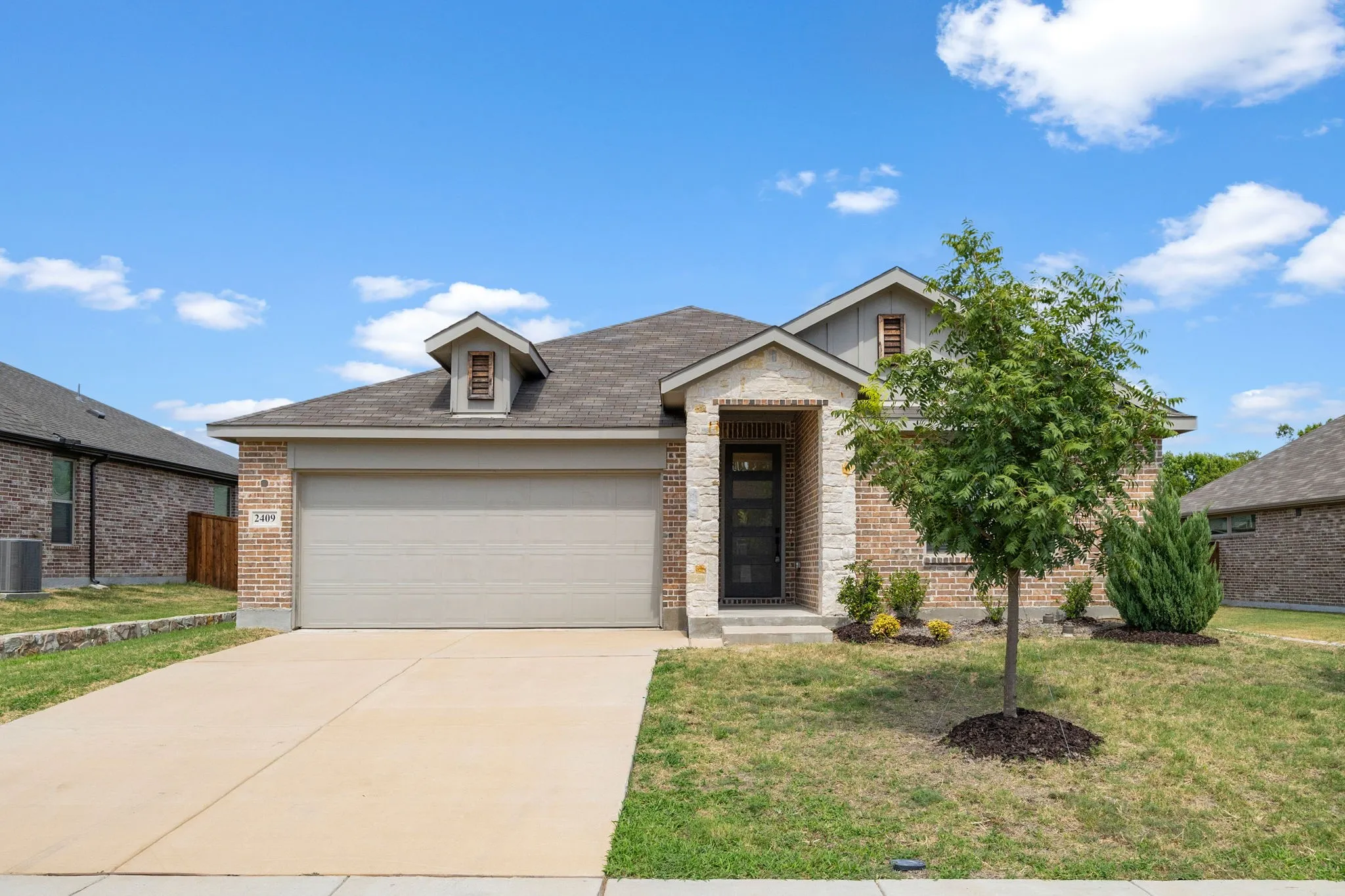 Single Family Residence For Sale in Collin County , 2409 Pacific Avenue, Anna, Texas 75409, 3 Bedroom, 2 Bathroom, 2 Garage spaces, 1,592 Sqft, built in 2022, mls#21362300, Real Estate Agent in Anna, Homes For Sale in Collin county, Homes For Sale in Anna, Realtor in Anna Texas, Real Estate Brokerage Independent Realty Texas, Luminita Cordes Realtor