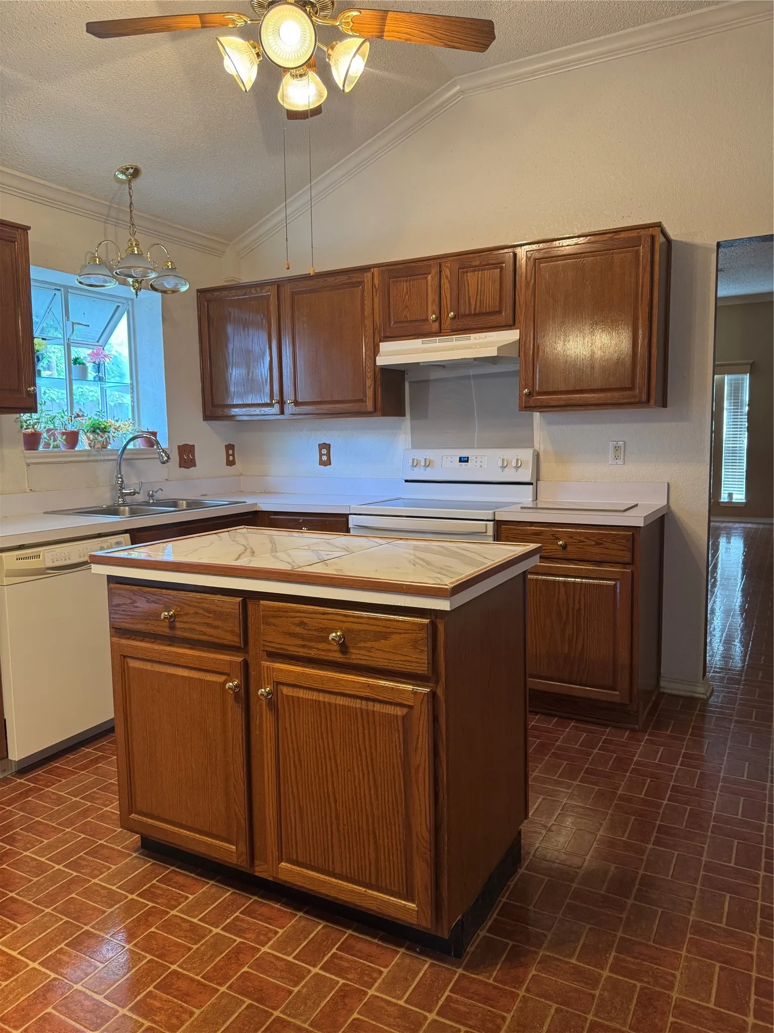 Single Family Residence For Sale in Tarrant County , 7309 Nohl Ranch Road, Fort Worth, Texas 76133, 3 Bedroom, 2 Bathroom, 2 Garage spaces, 1,903 Sqft, built in 1998, mls#21363524, Real Estate Agent in Fort Worth, Homes For Sale in Tarrant county, Homes For Sale in Fort Worth, Realtor in Fort Worth Texas, Real Estate Brokerage Independent Realty Texas, Luminita Cordes Realtor