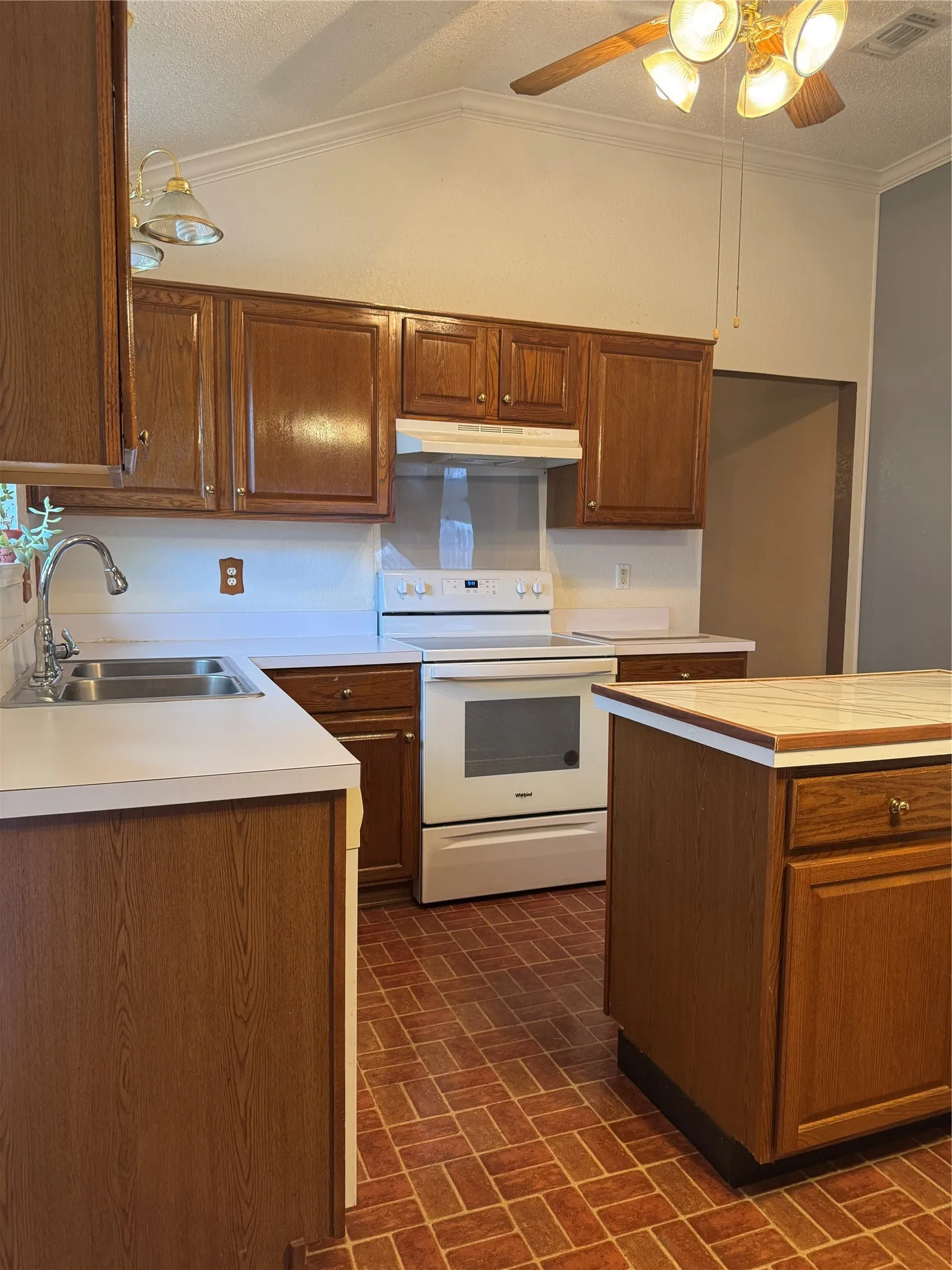 Single Family Residence For Sale in Tarrant County , 7309 Nohl Ranch Road, Fort Worth, Texas 76133, 3 Bedroom, 2 Bathroom, 2 Garage spaces, 1,903 Sqft, built in 1998, mls#21363524, Real Estate Agent in Fort Worth, Homes For Sale in Tarrant county, Homes For Sale in Fort Worth, Realtor in Fort Worth Texas, Real Estate Brokerage Independent Realty Texas, Luminita Cordes Realtor