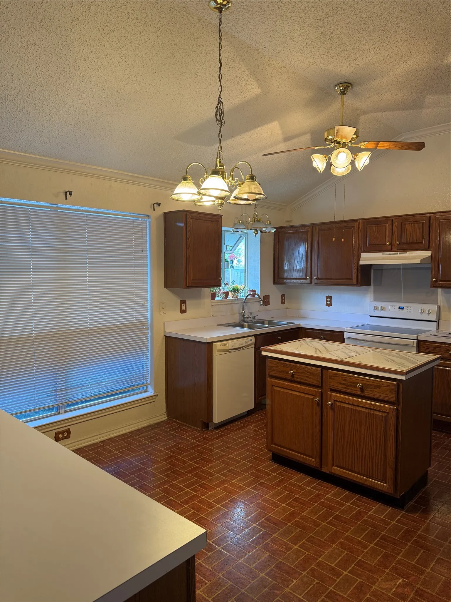 Single Family Residence For Sale in Tarrant County , 7309 Nohl Ranch Road, Fort Worth, Texas 76133, 3 Bedroom, 2 Bathroom, 2 Garage spaces, 1,903 Sqft, built in 1998, mls#21363524, Real Estate Agent in Fort Worth, Homes For Sale in Tarrant county, Homes For Sale in Fort Worth, Realtor in Fort Worth Texas, Real Estate Brokerage Independent Realty Texas, Luminita Cordes Realtor