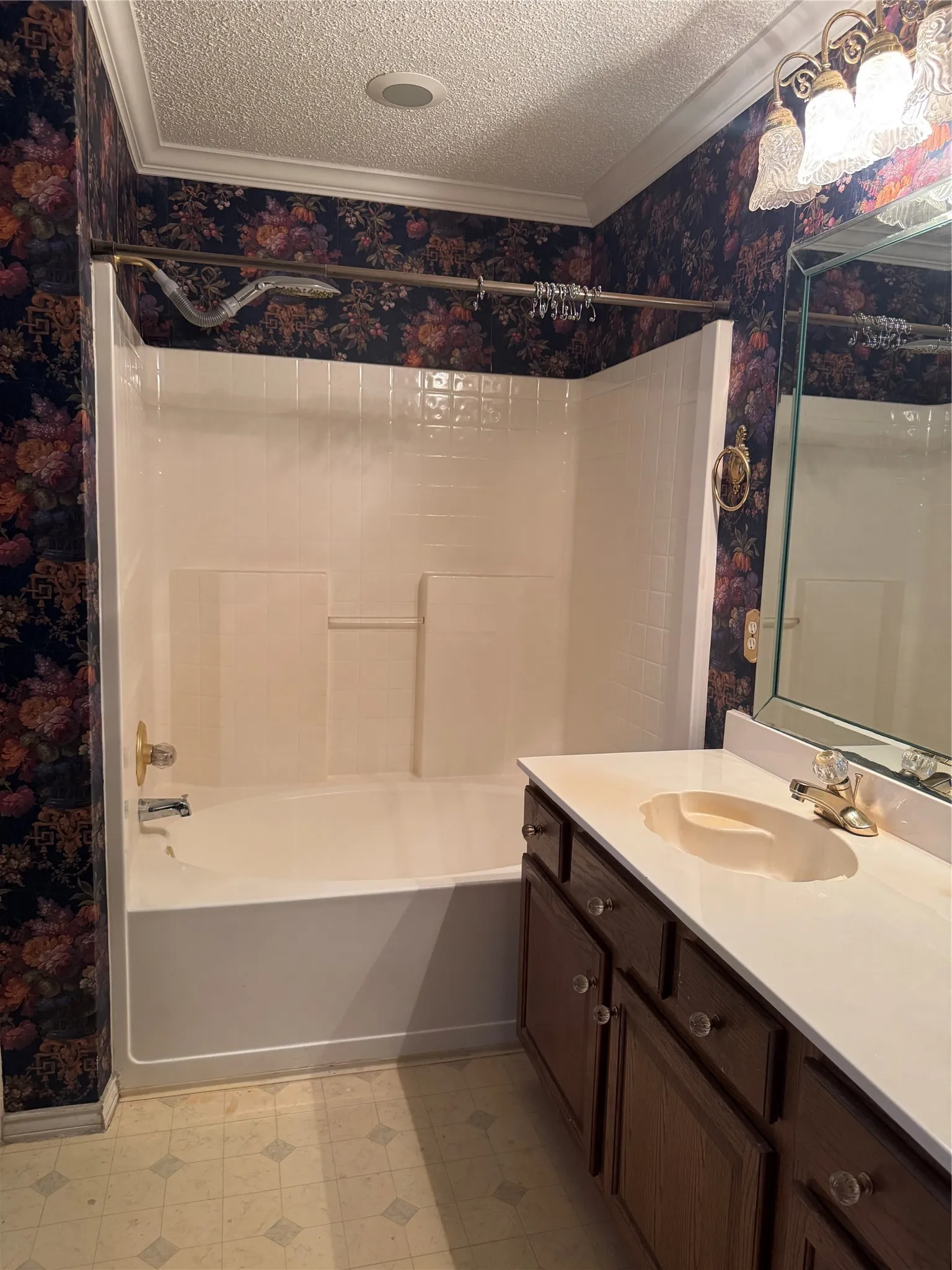 Single Family Residence For Sale in Tarrant County , 7309 Nohl Ranch Road, Fort Worth, Texas 76133, 3 Bedroom, 2 Bathroom, 2 Garage spaces, 1,903 Sqft, built in 1998, mls#21363524, Real Estate Agent in Fort Worth, Homes For Sale in Tarrant county, Homes For Sale in Fort Worth, Realtor in Fort Worth Texas, Real Estate Brokerage Independent Realty Texas, Luminita Cordes Realtor