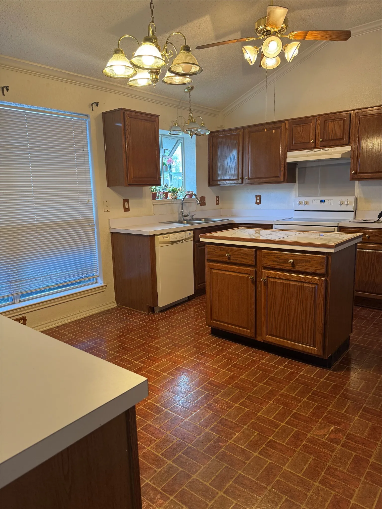 Single Family Residence For Sale in Tarrant County , 7309 Nohl Ranch Road, Fort Worth, Texas 76133, 3 Bedroom, 2 Bathroom, 2 Garage spaces, 1,903 Sqft, built in 1998, mls#21363524, Real Estate Agent in Fort Worth, Homes For Sale in Tarrant county, Homes For Sale in Fort Worth, Realtor in Fort Worth Texas, Real Estate Brokerage Independent Realty Texas, Luminita Cordes Realtor