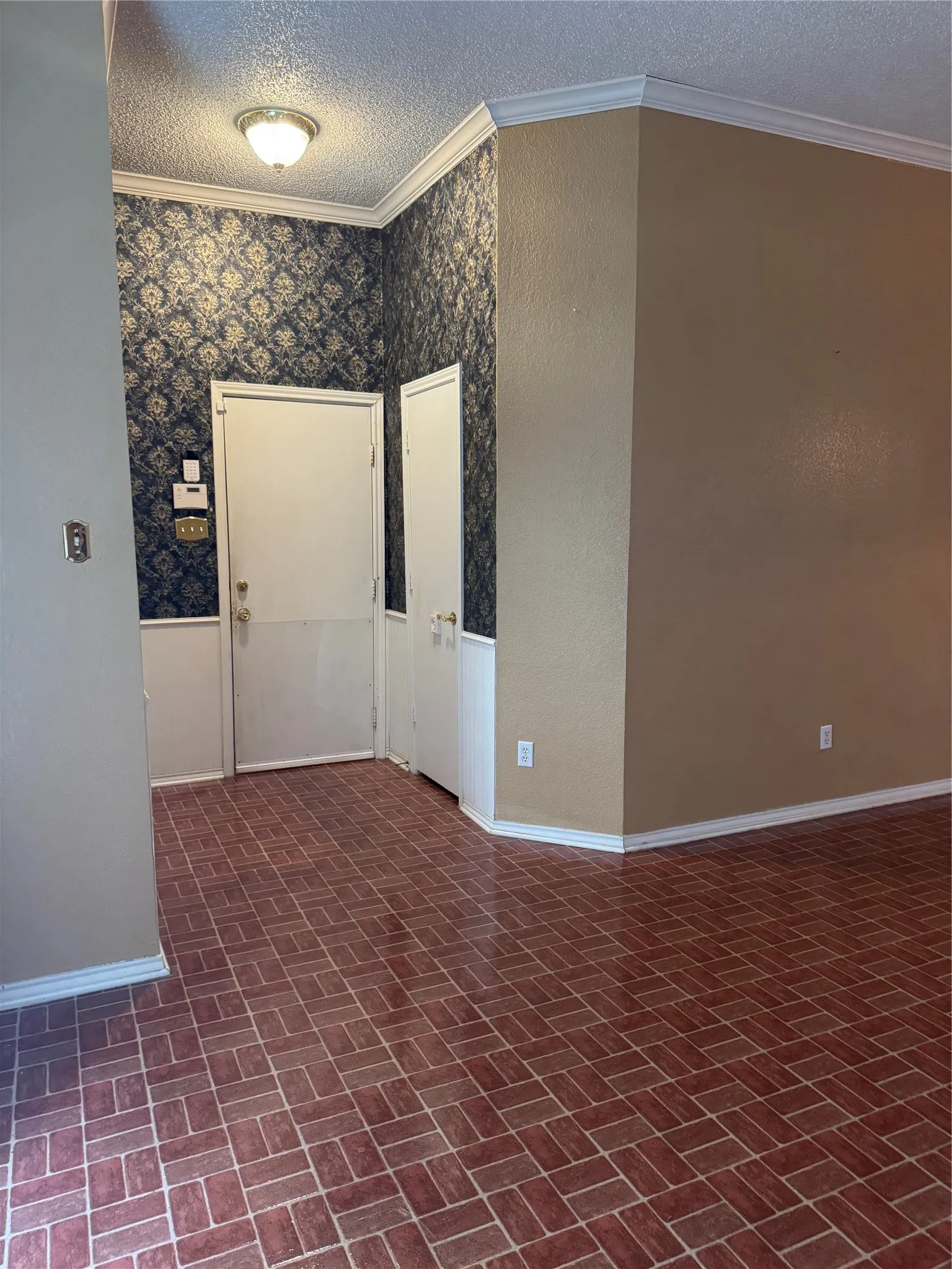 Single Family Residence For Sale in Tarrant County , 7309 Nohl Ranch Road, Fort Worth, Texas 76133, 3 Bedroom, 2 Bathroom, 2 Garage spaces, 1,903 Sqft, built in 1998, mls#21363524, Real Estate Agent in Fort Worth, Homes For Sale in Tarrant county, Homes For Sale in Fort Worth, Realtor in Fort Worth Texas, Real Estate Brokerage Independent Realty Texas, Luminita Cordes Realtor