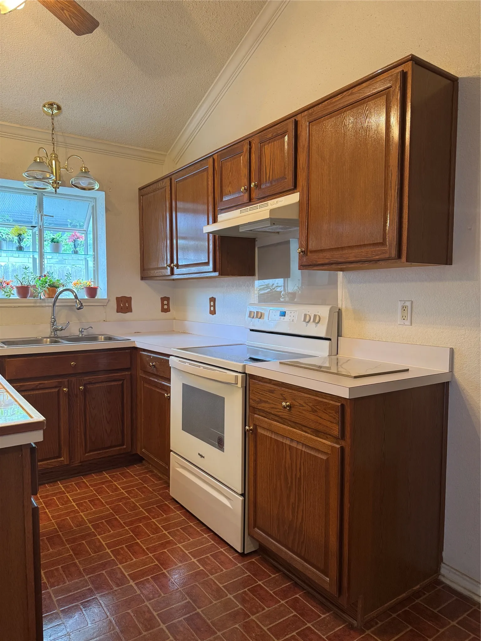 Single Family Residence For Sale in Tarrant County , 7309 Nohl Ranch Road, Fort Worth, Texas 76133, 3 Bedroom, 2 Bathroom, 2 Garage spaces, 1,903 Sqft, built in 1998, mls#21363524, Real Estate Agent in Fort Worth, Homes For Sale in Tarrant county, Homes For Sale in Fort Worth, Realtor in Fort Worth Texas, Real Estate Brokerage Independent Realty Texas, Luminita Cordes Realtor