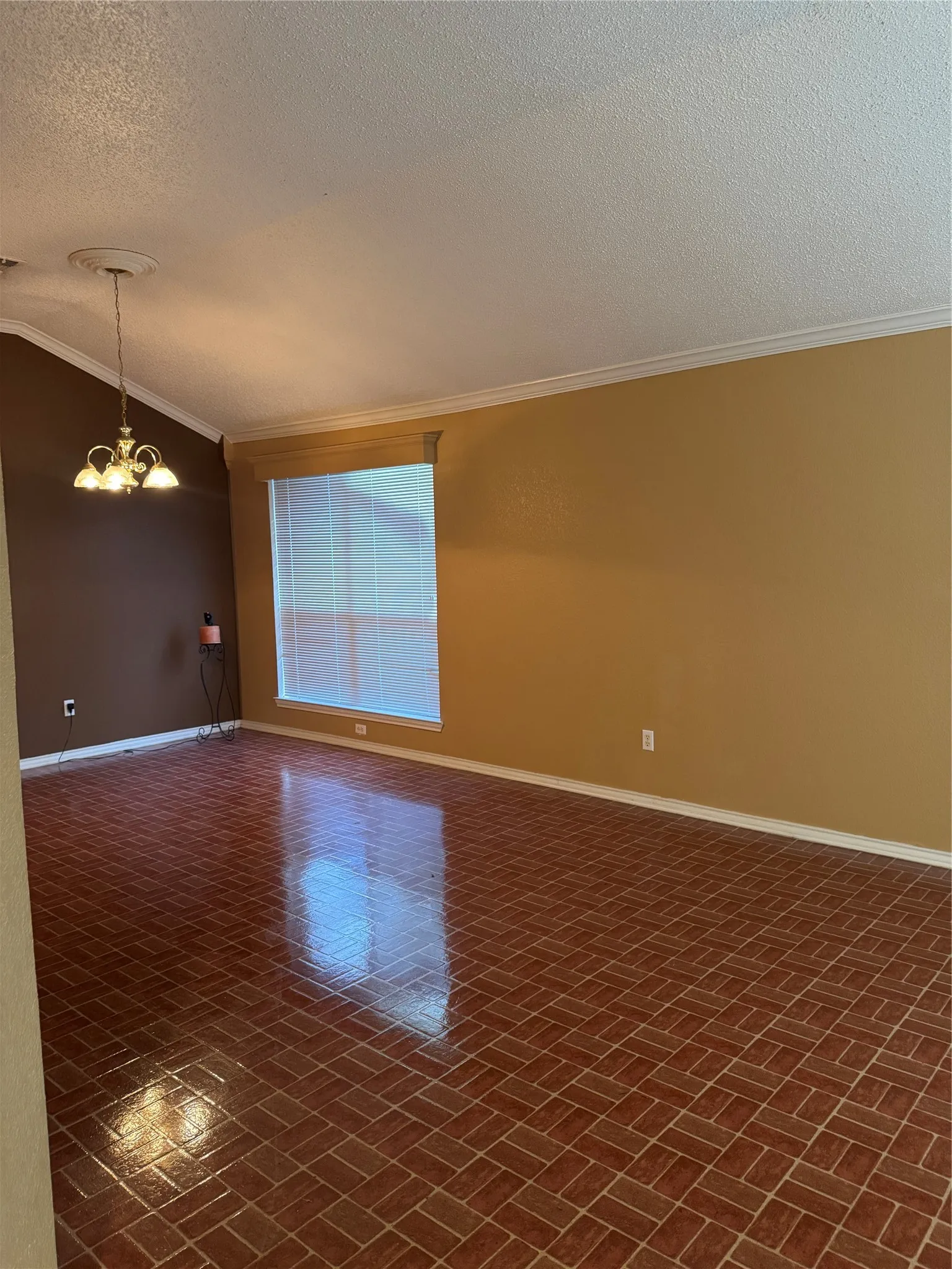 Single Family Residence For Sale in Tarrant County , 7309 Nohl Ranch Road, Fort Worth, Texas 76133, 3 Bedroom, 2 Bathroom, 2 Garage spaces, 1,903 Sqft, built in 1998, mls#21363524, Real Estate Agent in Fort Worth, Homes For Sale in Tarrant county, Homes For Sale in Fort Worth, Realtor in Fort Worth Texas, Real Estate Brokerage Independent Realty Texas, Luminita Cordes Realtor