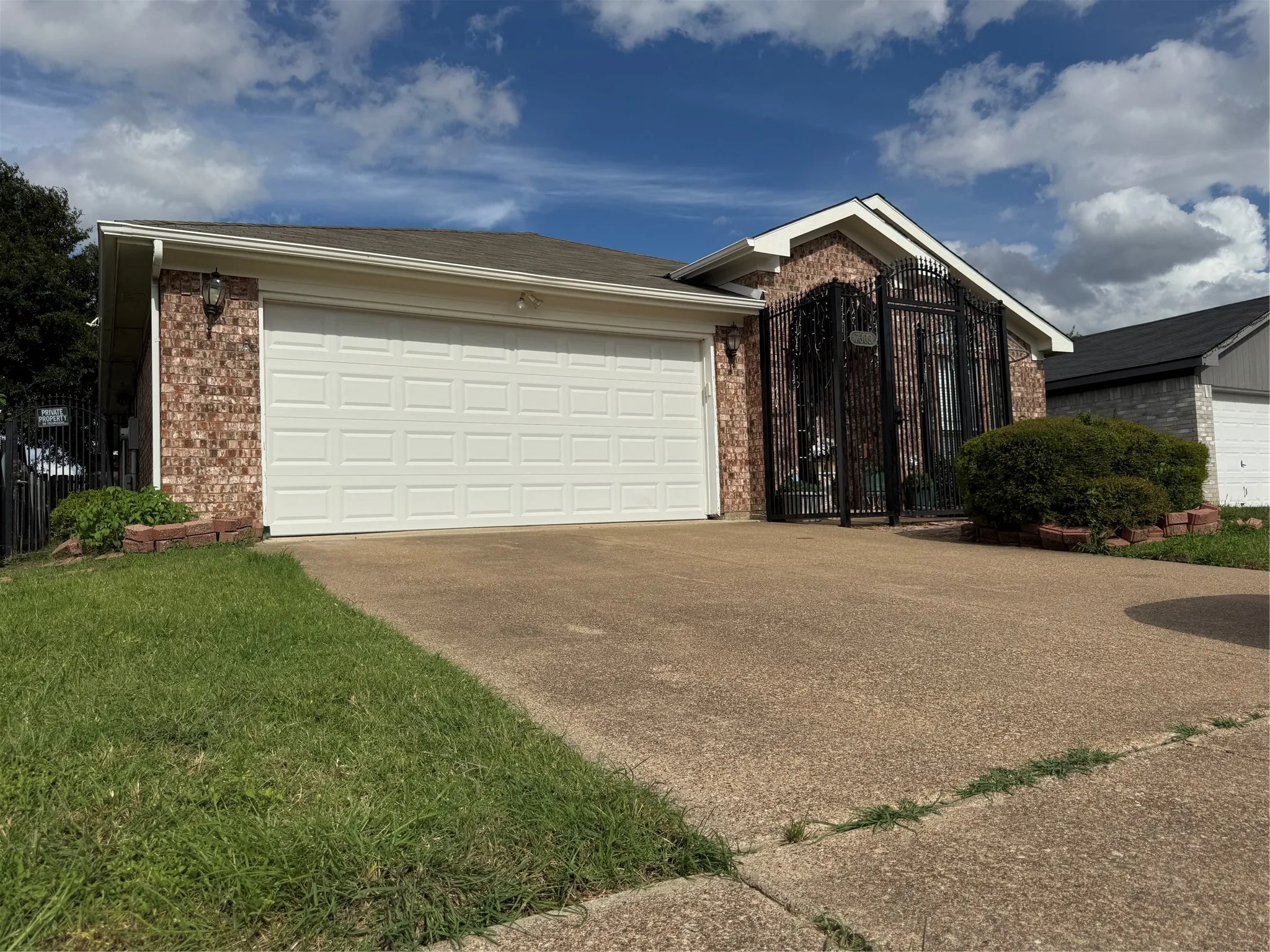 Single Family Residence For Sale in Tarrant County , 7309 Nohl Ranch Road, Fort Worth, Texas 76133, 3 Bedroom, 2 Bathroom, 2 Garage spaces, 1,903 Sqft, built in 1998, mls#21363524, Real Estate Agent in Fort Worth, Homes For Sale in Tarrant county, Homes For Sale in Fort Worth, Realtor in Fort Worth Texas, Real Estate Brokerage Independent Realty Texas, Luminita Cordes Realtor
