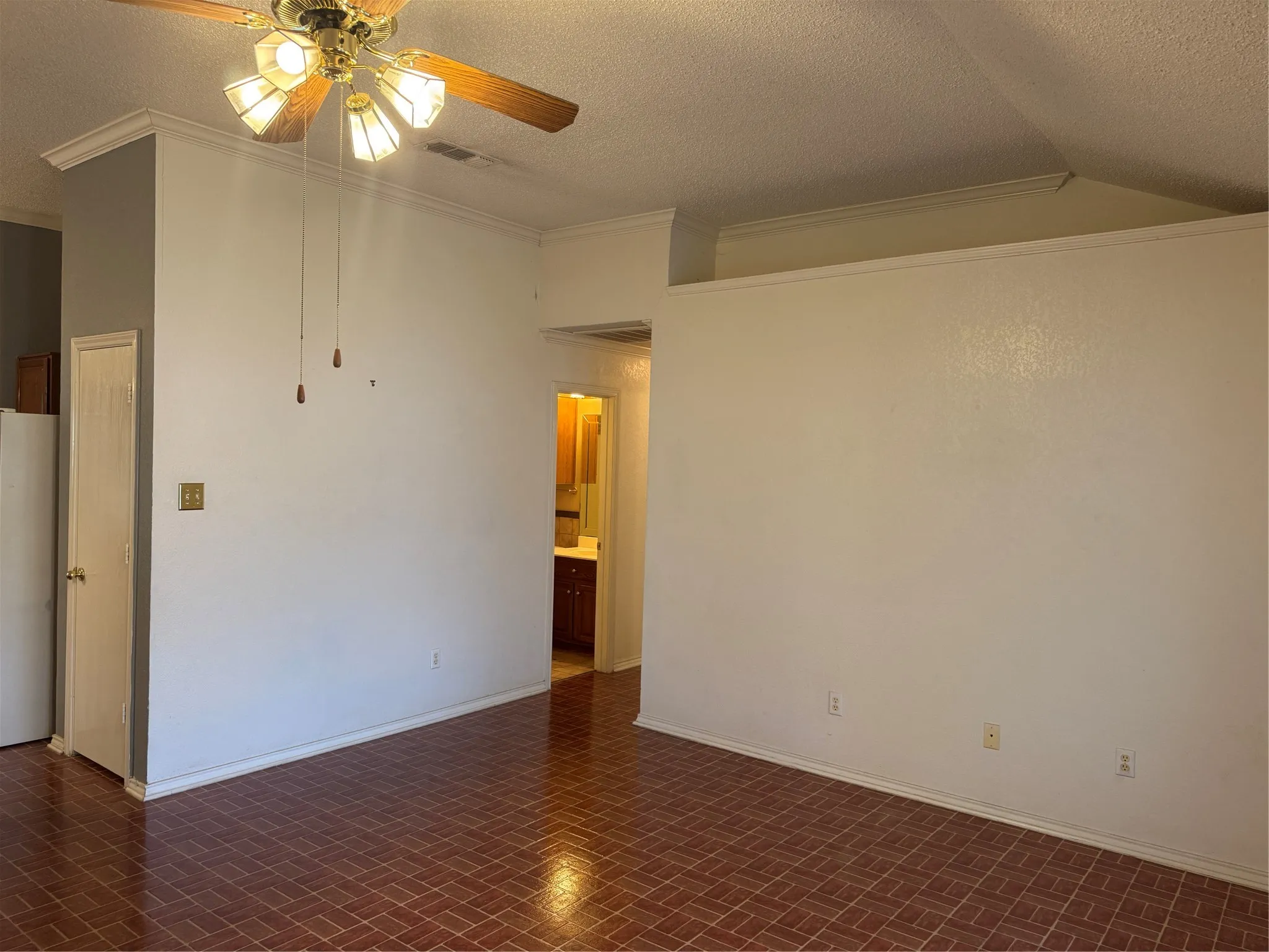 Single Family Residence For Sale in Tarrant County , 7309 Nohl Ranch Road, Fort Worth, Texas 76133, 3 Bedroom, 2 Bathroom, 2 Garage spaces, 1,903 Sqft, built in 1998, mls#21363524, Real Estate Agent in Fort Worth, Homes For Sale in Tarrant county, Homes For Sale in Fort Worth, Realtor in Fort Worth Texas, Real Estate Brokerage Independent Realty Texas, Luminita Cordes Realtor