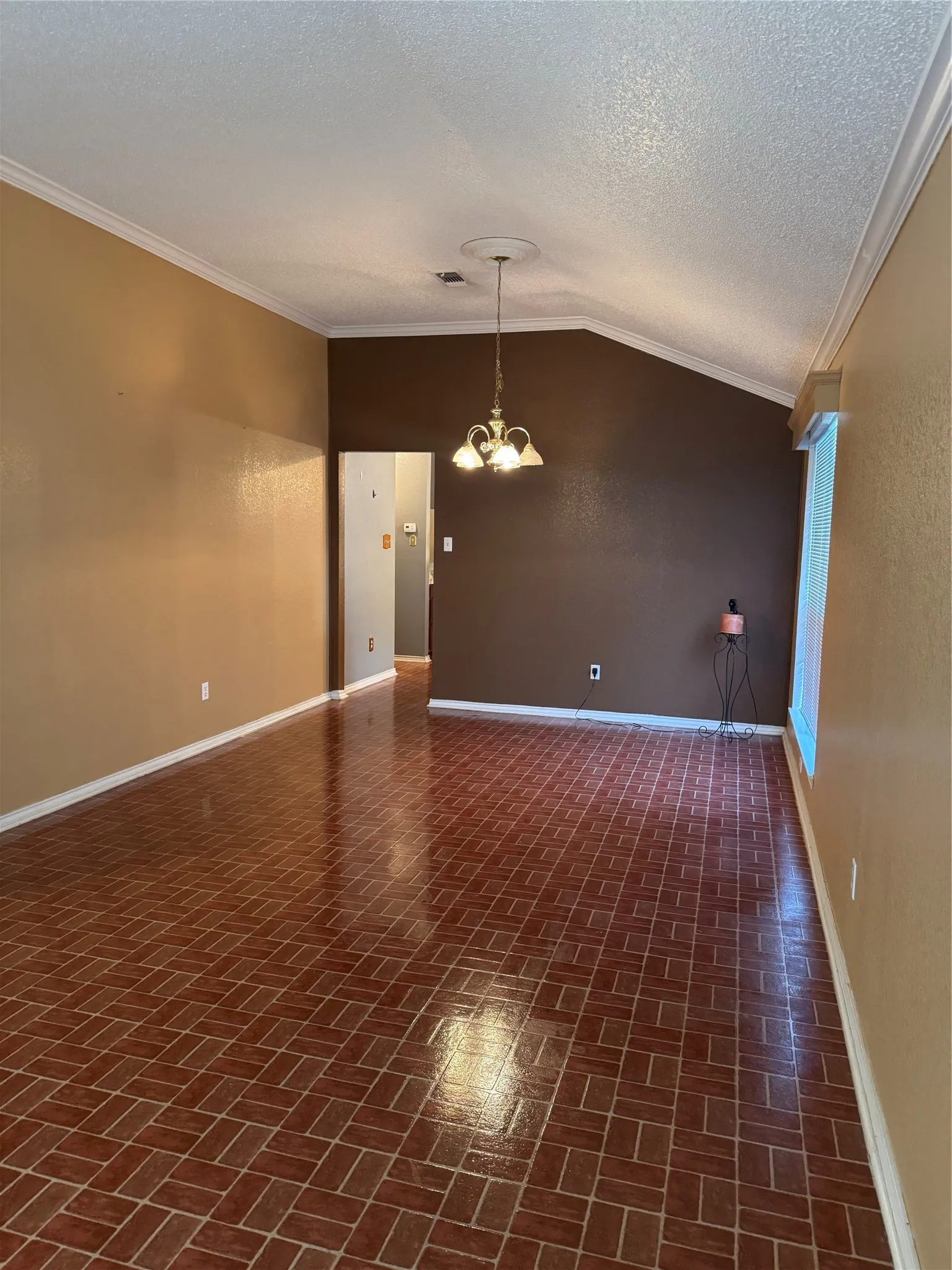 Single Family Residence For Sale in Tarrant County , 7309 Nohl Ranch Road, Fort Worth, Texas 76133, 3 Bedroom, 2 Bathroom, 2 Garage spaces, 1,903 Sqft, built in 1998, mls#21363524, Real Estate Agent in Fort Worth, Homes For Sale in Tarrant county, Homes For Sale in Fort Worth, Realtor in Fort Worth Texas, Real Estate Brokerage Independent Realty Texas, Luminita Cordes Realtor