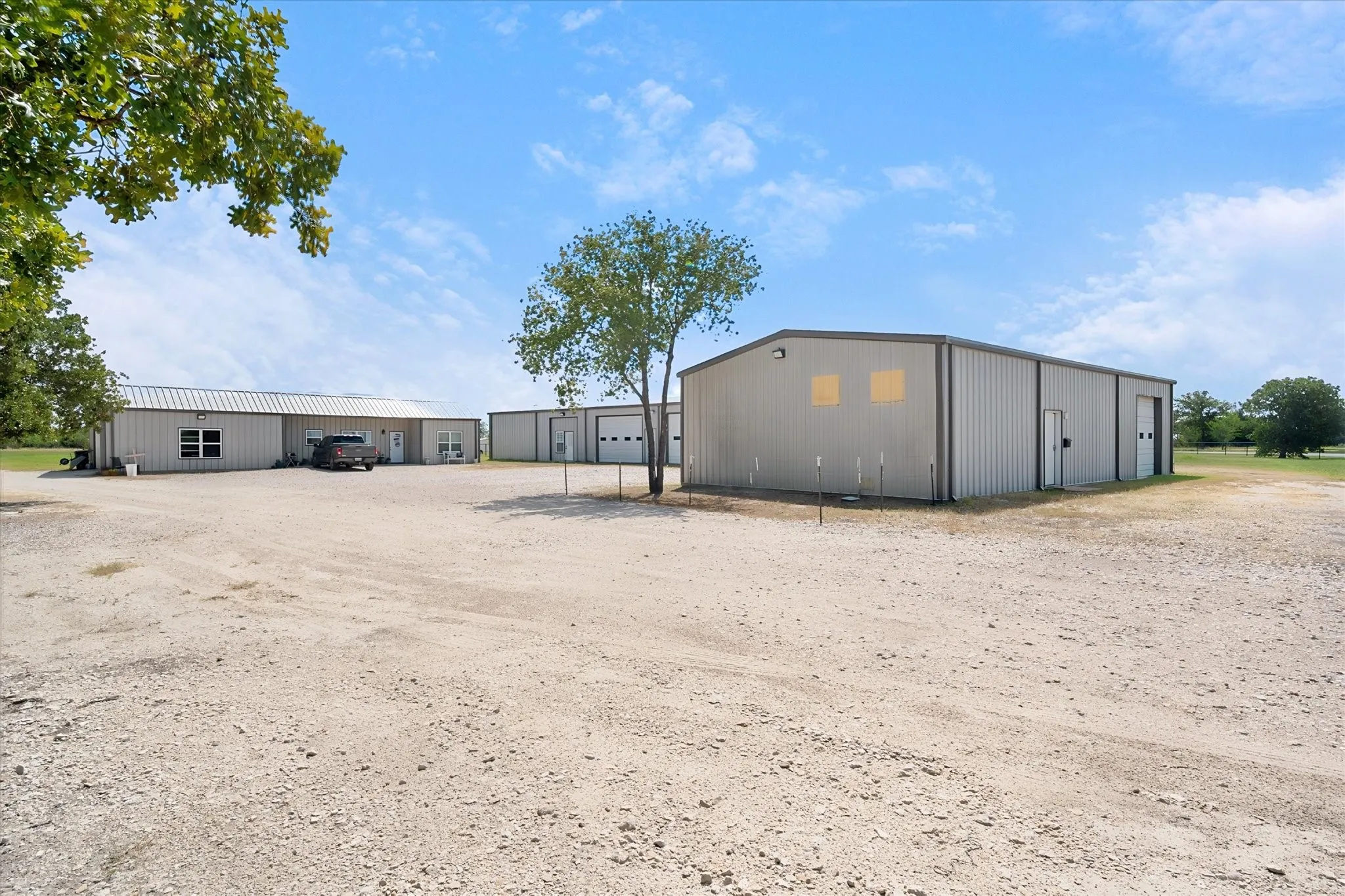 Warehouse For Rent in Navarro County , 140 Caddo Trail C, Corsicana, Texas 75109, 0, 0, Garage spaces, 1,320 Sqft, built in 2013, mls#21362265, Real Estate Agent in Corsicana, Homes For Rent in Navarro county, Homes For Rent in Corsicana, Realtor in Corsicana Texas, Real Estate Brokerage Independent Realty Texas, Luminita Cordes Realtor
