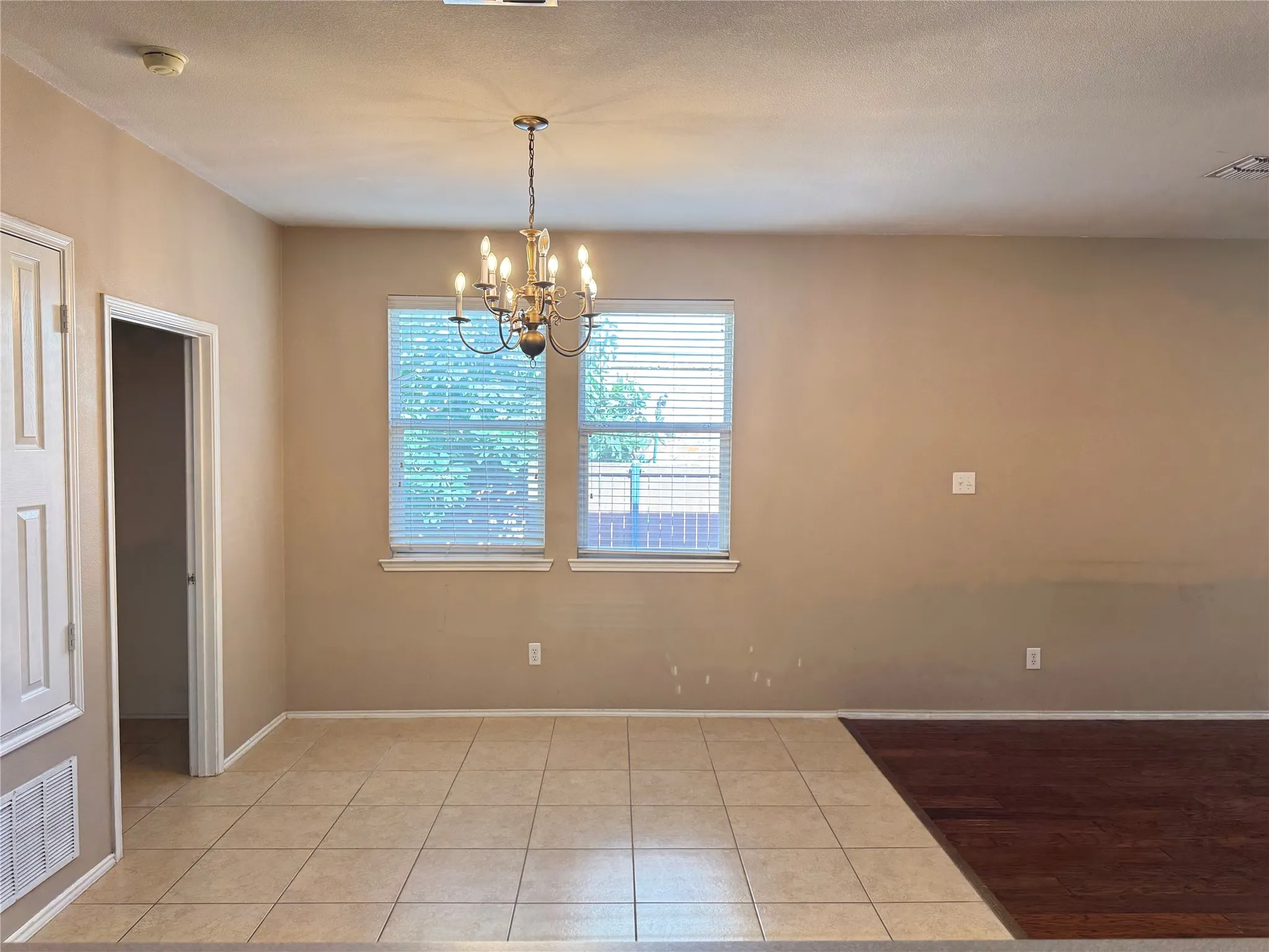 Single Family Residence For Rent in Collin County , 4001 Hawkins Drive, Mc Kinney, Texas 75072, 4 Bedroom, 2 Bathroom, 2 Garage spaces, 2,030 Sqft, built in 2002, mls#21359918, Real Estate Agent in Mc Kinney, Homes For Rent in Collin county, Homes For Rent in Mc Kinney, Realtor in Mc Kinney Texas, Real Estate Brokerage Independent Realty Texas, Luminita Cordes Realtor