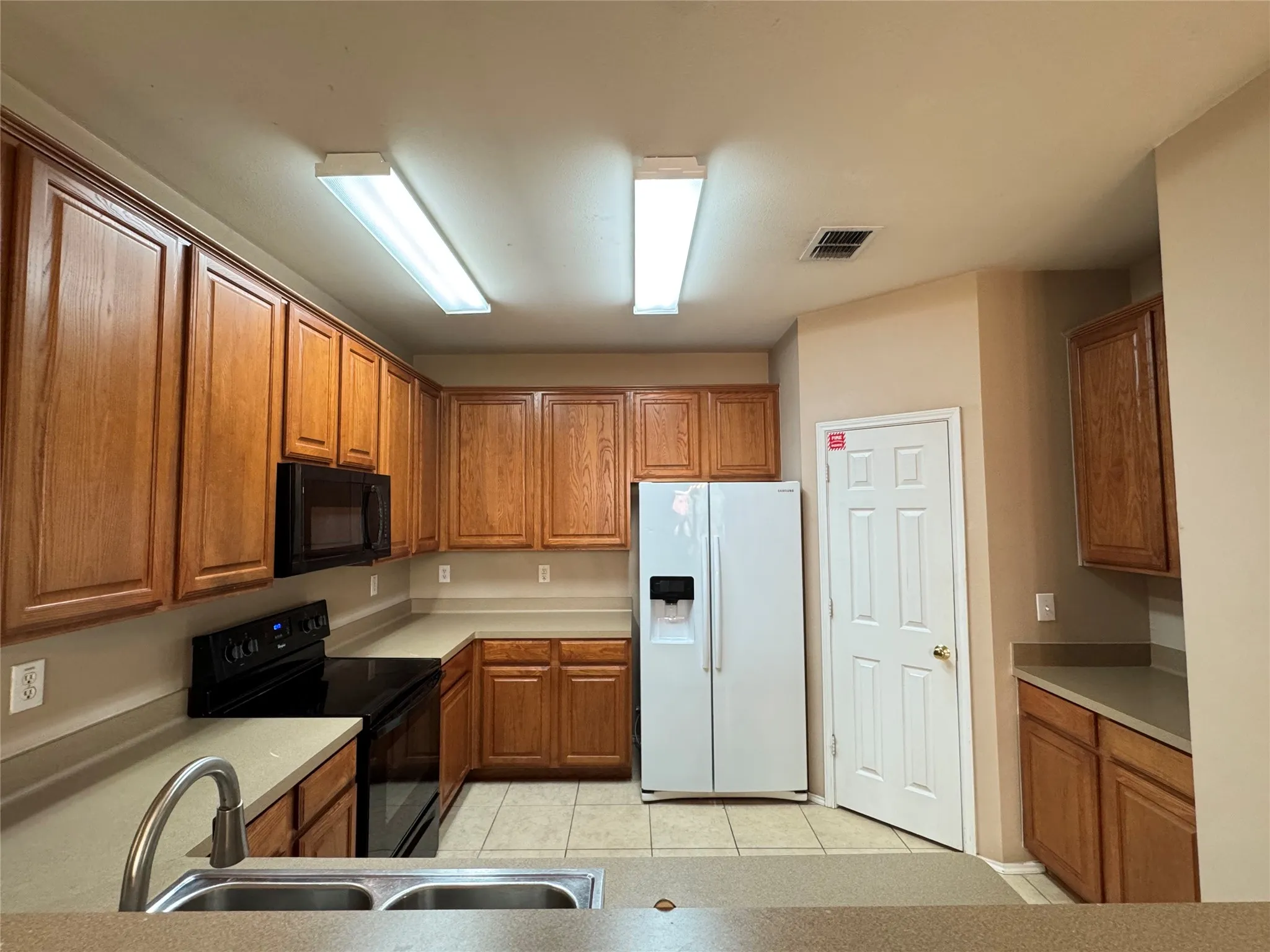 Single Family Residence For Rent in Collin County , 4001 Hawkins Drive, Mc Kinney, Texas 75072, 4 Bedroom, 2 Bathroom, 2 Garage spaces, 2,030 Sqft, built in 2002, mls#21359918, Real Estate Agent in Mc Kinney, Homes For Rent in Collin county, Homes For Rent in Mc Kinney, Realtor in Mc Kinney Texas, Real Estate Brokerage Independent Realty Texas, Luminita Cordes Realtor