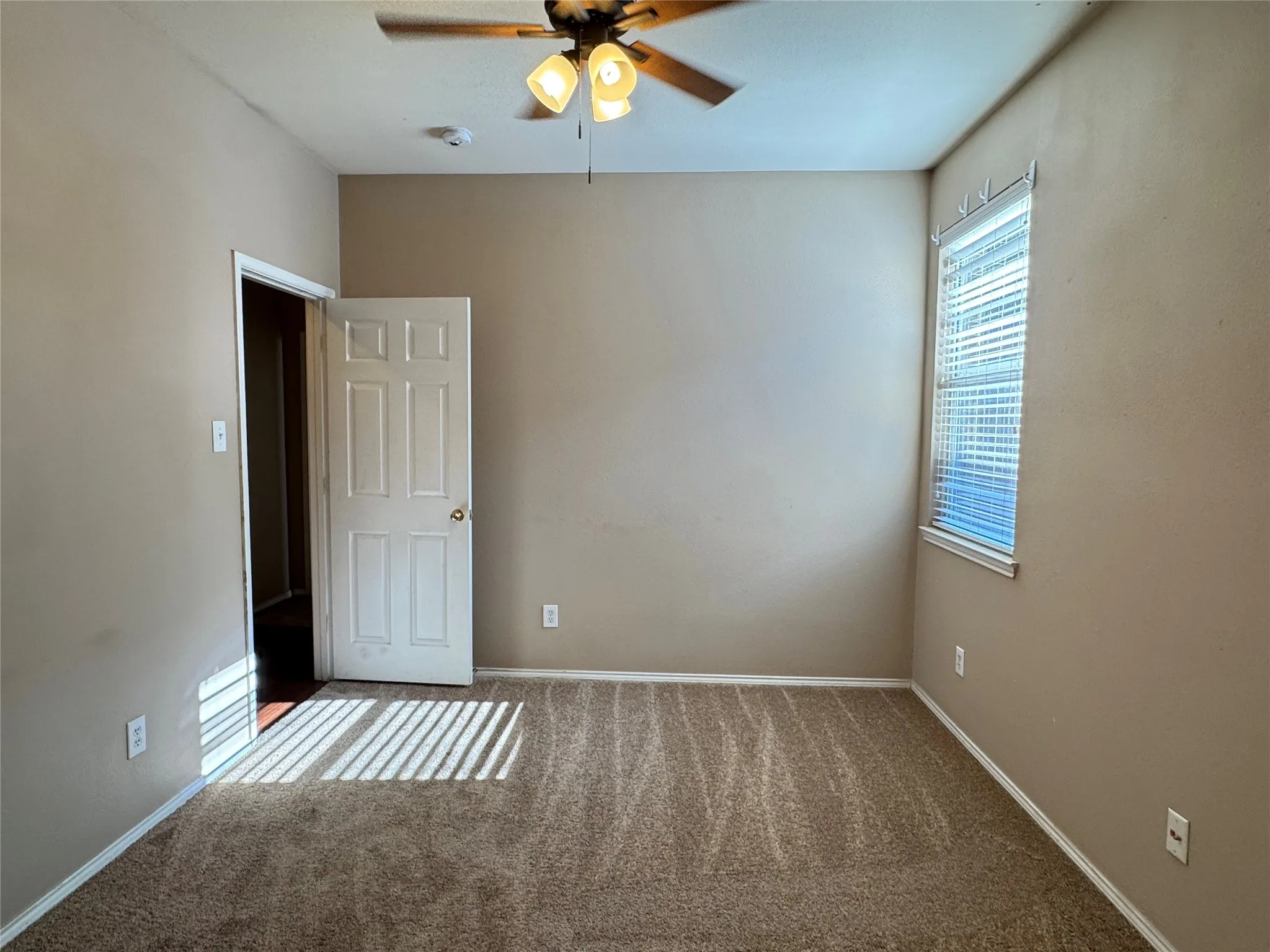 Single Family Residence For Rent in Collin County , 4001 Hawkins Drive, Mc Kinney, Texas 75072, 4 Bedroom, 2 Bathroom, 2 Garage spaces, 2,030 Sqft, built in 2002, mls#21359918, Real Estate Agent in Mc Kinney, Homes For Rent in Collin county, Homes For Rent in Mc Kinney, Realtor in Mc Kinney Texas, Real Estate Brokerage Independent Realty Texas, Luminita Cordes Realtor