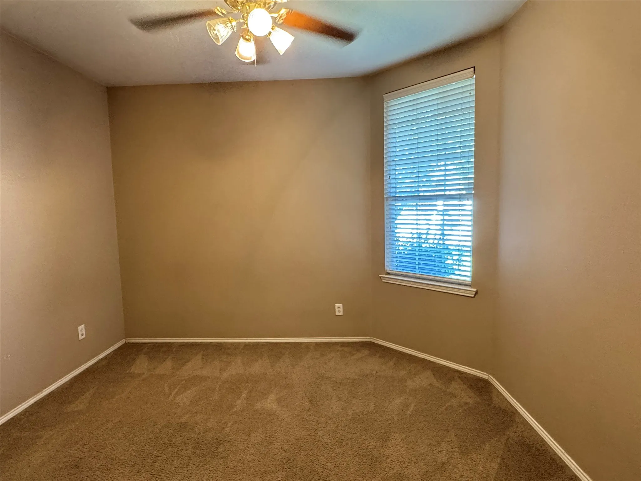 Single Family Residence For Rent in Collin County , 4001 Hawkins Drive, Mc Kinney, Texas 75072, 4 Bedroom, 2 Bathroom, 2 Garage spaces, 2,030 Sqft, built in 2002, mls#21359918, Real Estate Agent in Mc Kinney, Homes For Rent in Collin county, Homes For Rent in Mc Kinney, Realtor in Mc Kinney Texas, Real Estate Brokerage Independent Realty Texas, Luminita Cordes Realtor