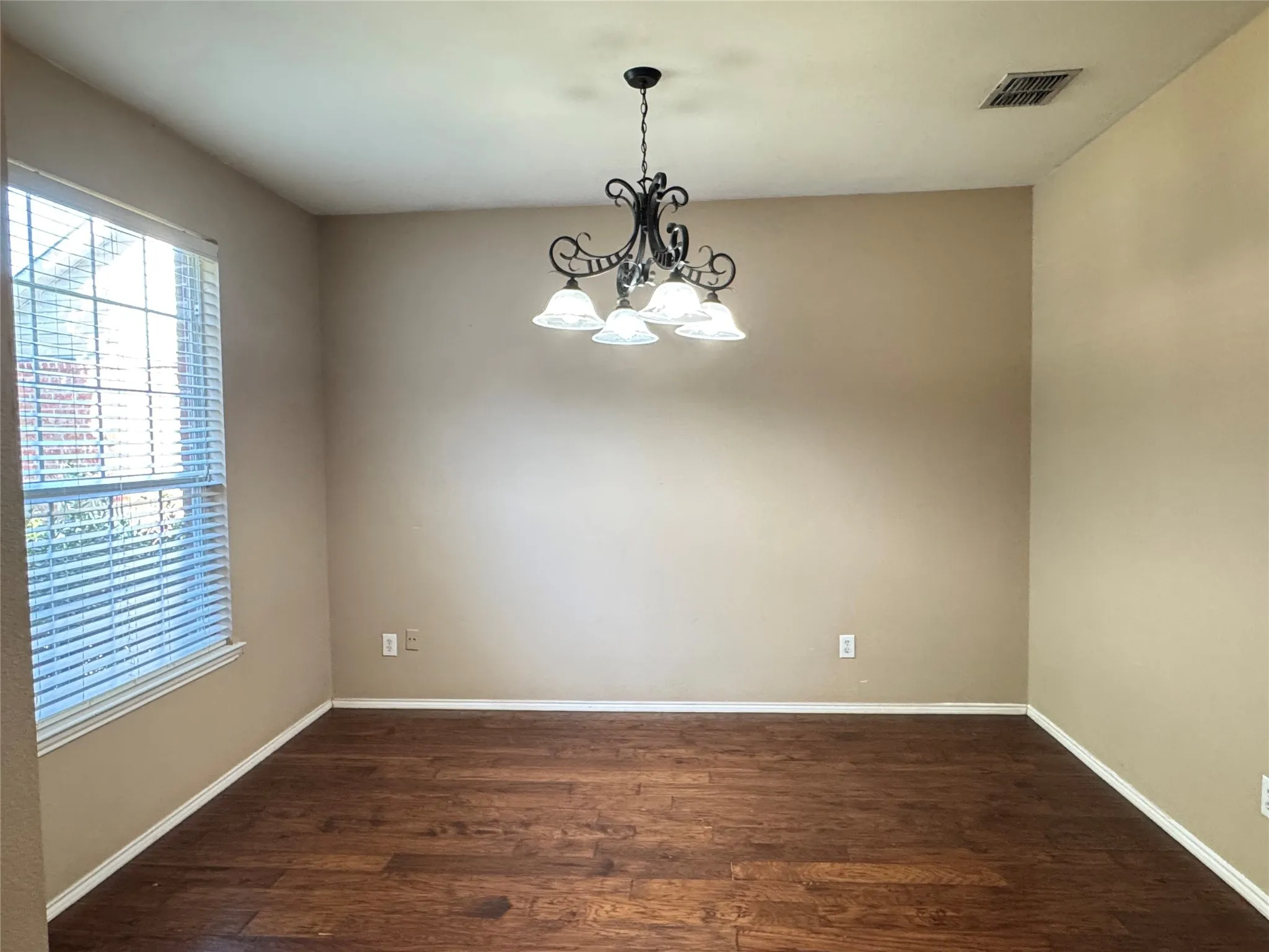 Single Family Residence For Rent in Collin County , 4001 Hawkins Drive, Mc Kinney, Texas 75072, 4 Bedroom, 2 Bathroom, 2 Garage spaces, 2,030 Sqft, built in 2002, mls#21359918, Real Estate Agent in Mc Kinney, Homes For Rent in Collin county, Homes For Rent in Mc Kinney, Realtor in Mc Kinney Texas, Real Estate Brokerage Independent Realty Texas, Luminita Cordes Realtor