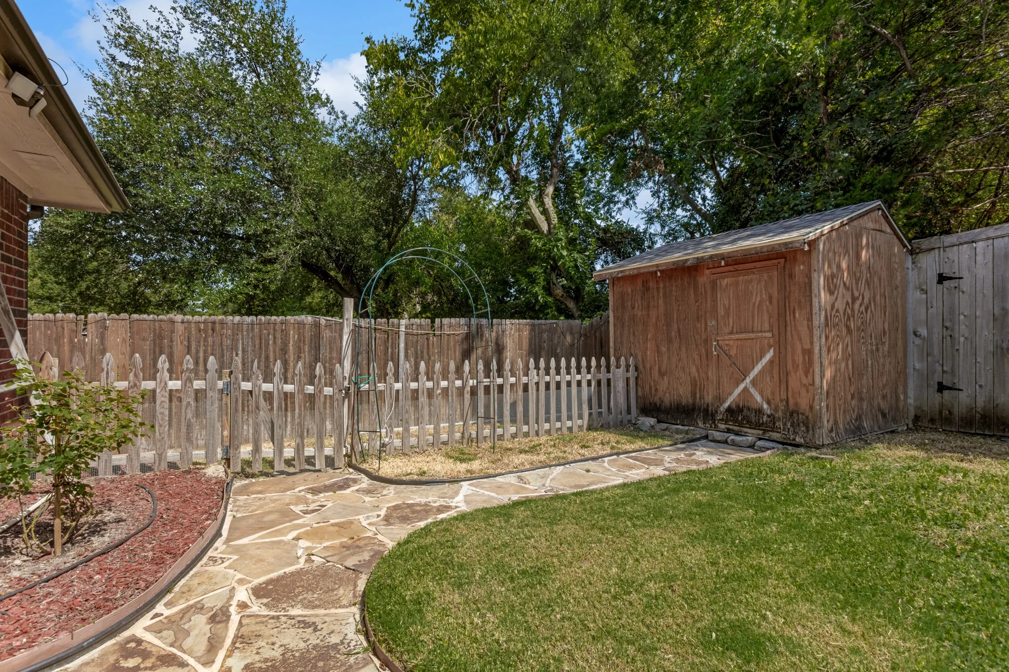 Single Family Residence For Sale in Rockwall County , 987 Midnight Pass, Rockwall, Texas 75087, 4 Bedroom, 2 Bathroom, 2 Garage spaces, 2,289 Sqft, built in 1998, mls#21336279, Real Estate Agent in Rockwall, Homes For Sale in Rockwall county, Homes For Sale in Rockwall, Realtor in Rockwall Texas, Real Estate Brokerage Independent Realty Texas, Luminita Cordes Realtor