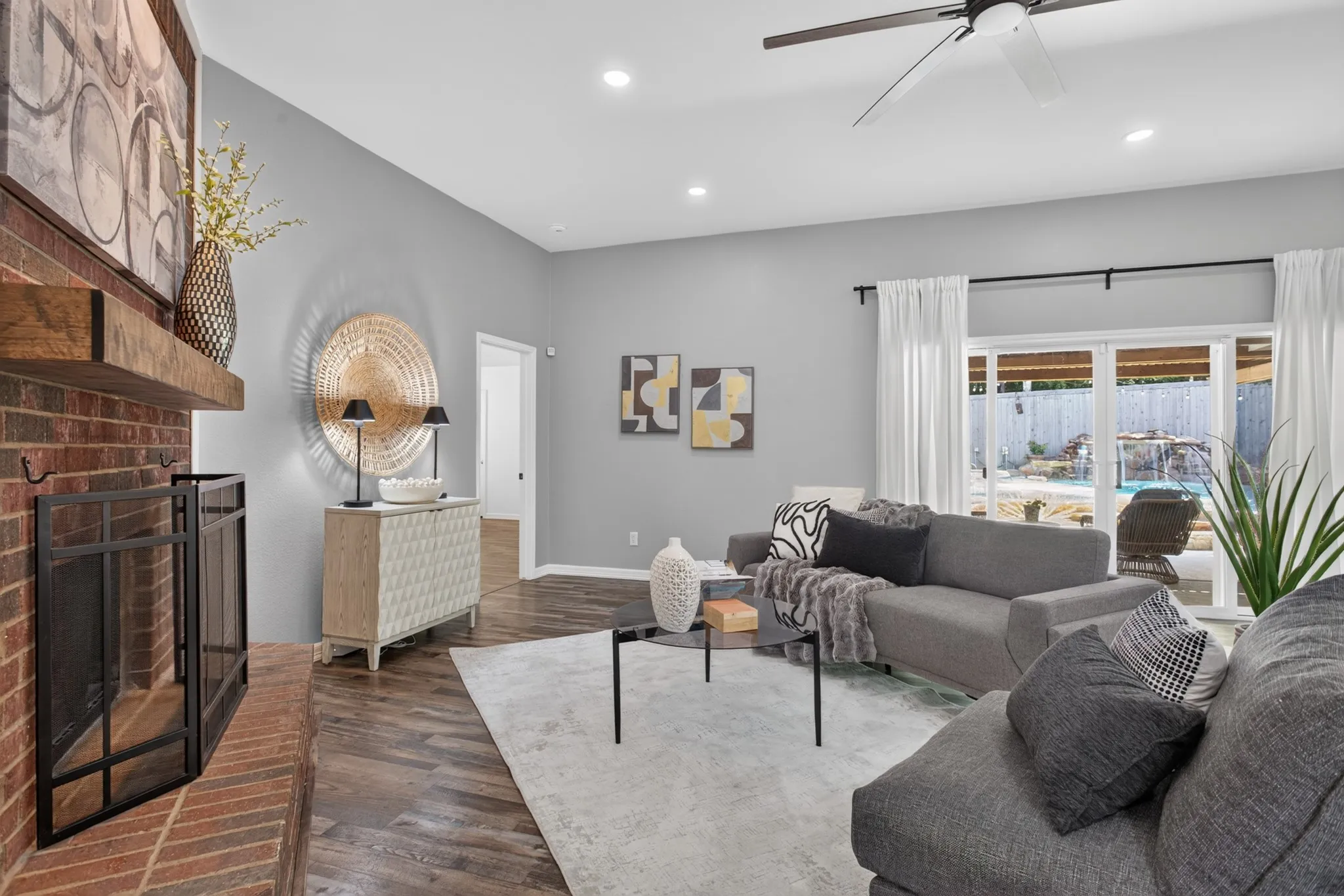 Single Family Residence For Sale in Rockwall County , 987 Midnight Pass, Rockwall, Texas 75087, 4 Bedroom, 2 Bathroom, 2 Garage spaces, 2,289 Sqft, built in 1998, mls#21336279, Real Estate Agent in Rockwall, Homes For Sale in Rockwall county, Homes For Sale in Rockwall, Realtor in Rockwall Texas, Real Estate Brokerage Independent Realty Texas, Luminita Cordes Realtor