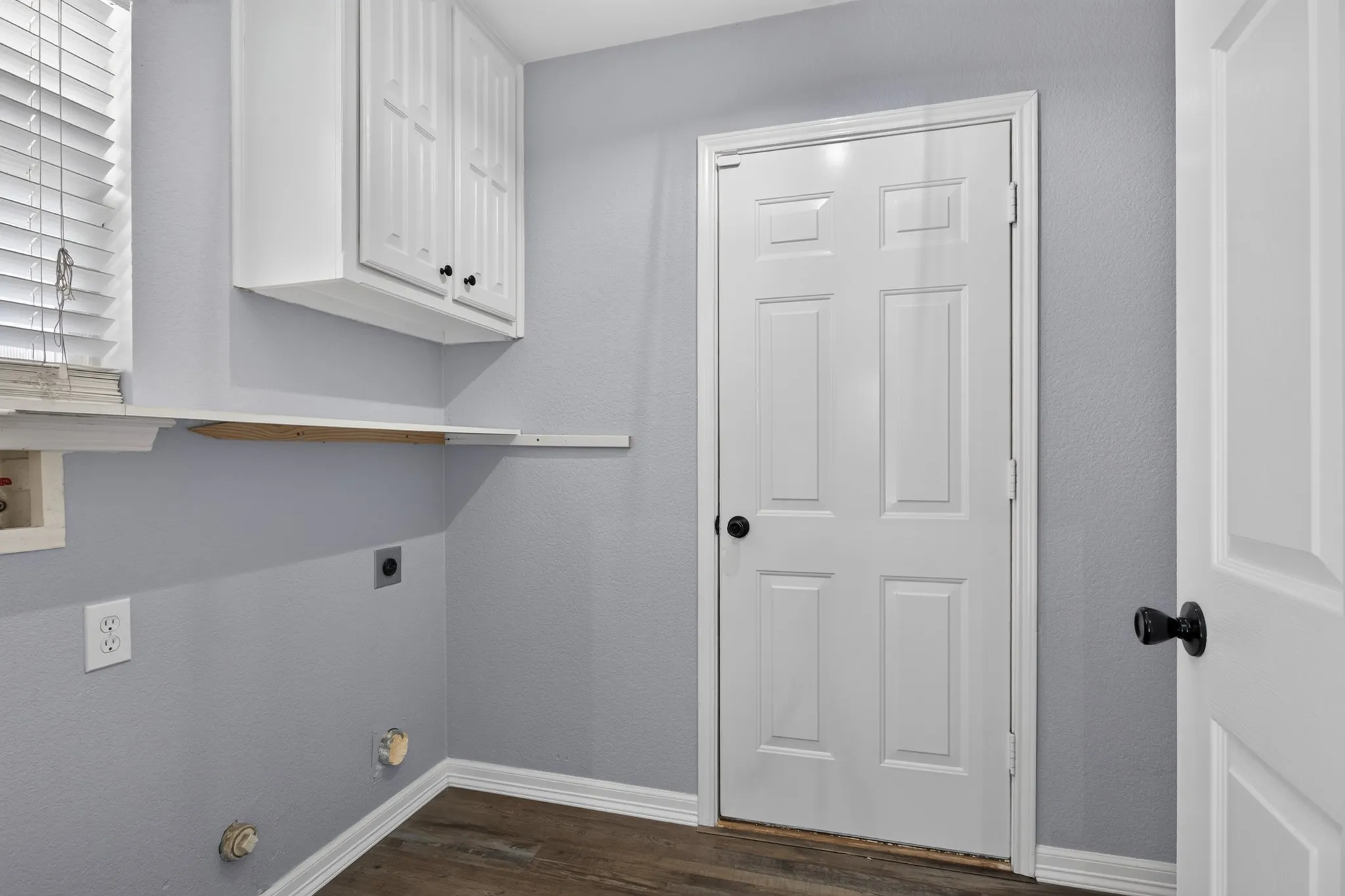 Single Family Residence For Sale in Rockwall County , 987 Midnight Pass, Rockwall, Texas 75087, 4 Bedroom, 2 Bathroom, 2 Garage spaces, 2,289 Sqft, built in 1998, mls#21336279, Real Estate Agent in Rockwall, Homes For Sale in Rockwall county, Homes For Sale in Rockwall, Realtor in Rockwall Texas, Real Estate Brokerage Independent Realty Texas, Luminita Cordes Realtor