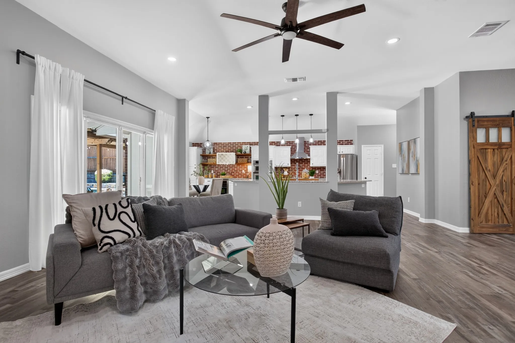 Single Family Residence For Sale in Rockwall County , 987 Midnight Pass, Rockwall, Texas 75087, 4 Bedroom, 2 Bathroom, 2 Garage spaces, 2,289 Sqft, built in 1998, mls#21336279, Real Estate Agent in Rockwall, Homes For Sale in Rockwall county, Homes For Sale in Rockwall, Realtor in Rockwall Texas, Real Estate Brokerage Independent Realty Texas, Luminita Cordes Realtor