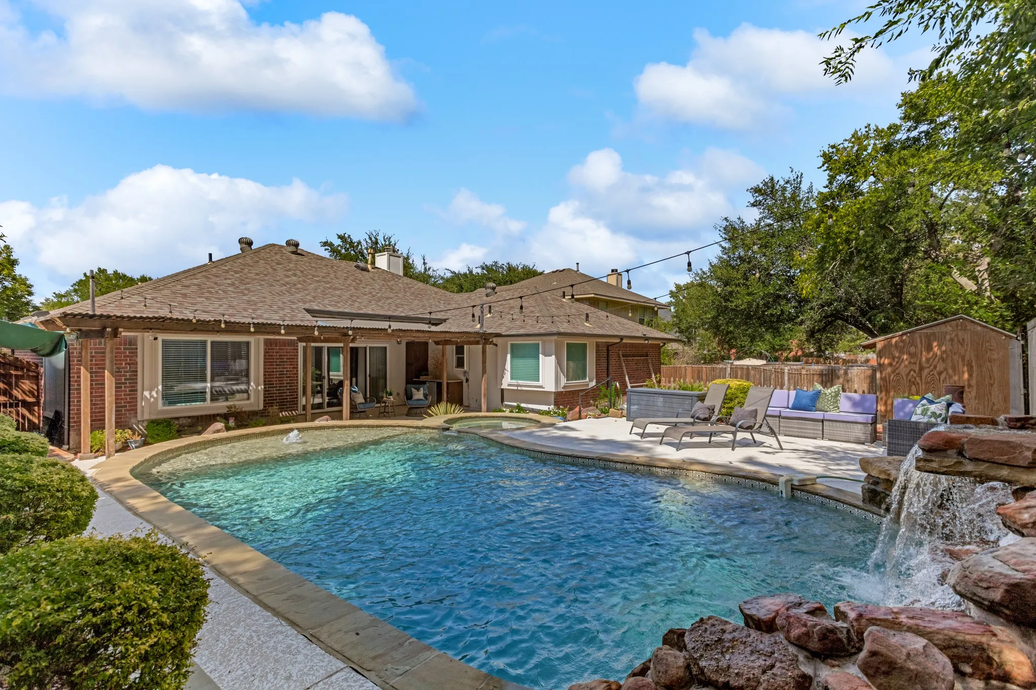 Single Family Residence For Sale in Rockwall County , 987 Midnight Pass, Rockwall, Texas 75087, 4 Bedroom, 2 Bathroom, 2 Garage spaces, 2,289 Sqft, built in 1998, mls#21336279, Real Estate Agent in Rockwall, Homes For Sale in Rockwall county, Homes For Sale in Rockwall, Realtor in Rockwall Texas, Real Estate Brokerage Independent Realty Texas, Luminita Cordes Realtor