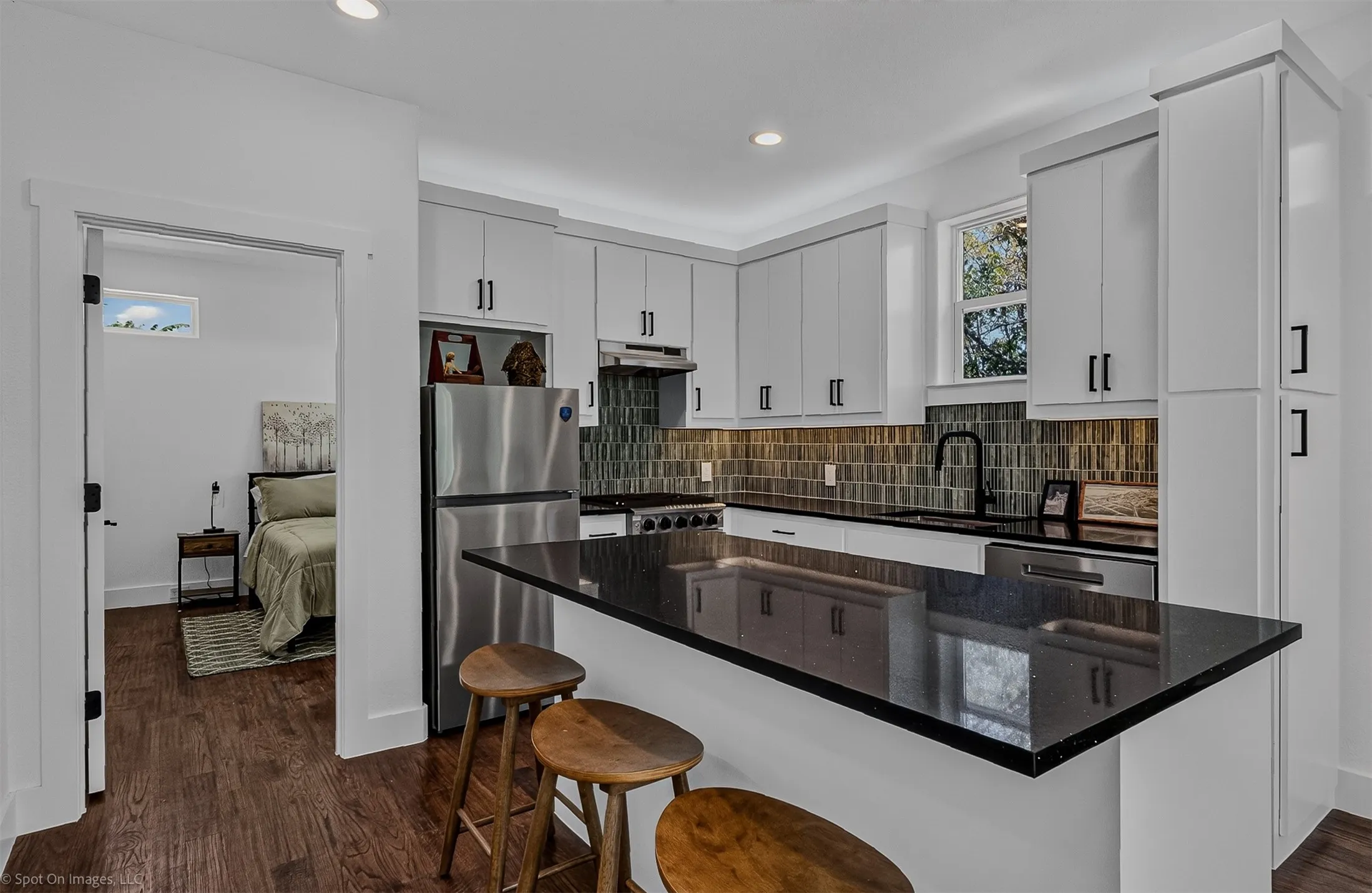 Breakfast bar with quartz countertops