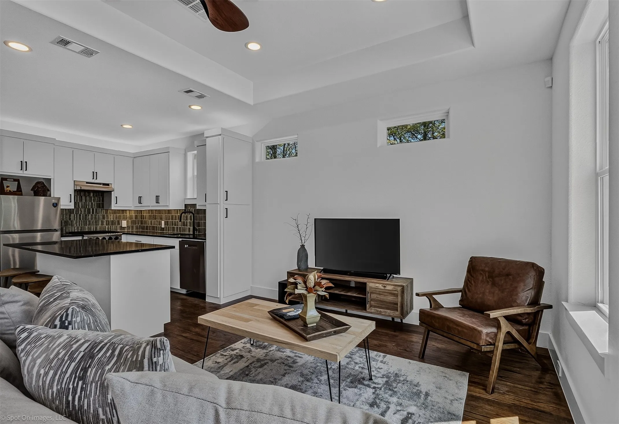 Living/kitchen area