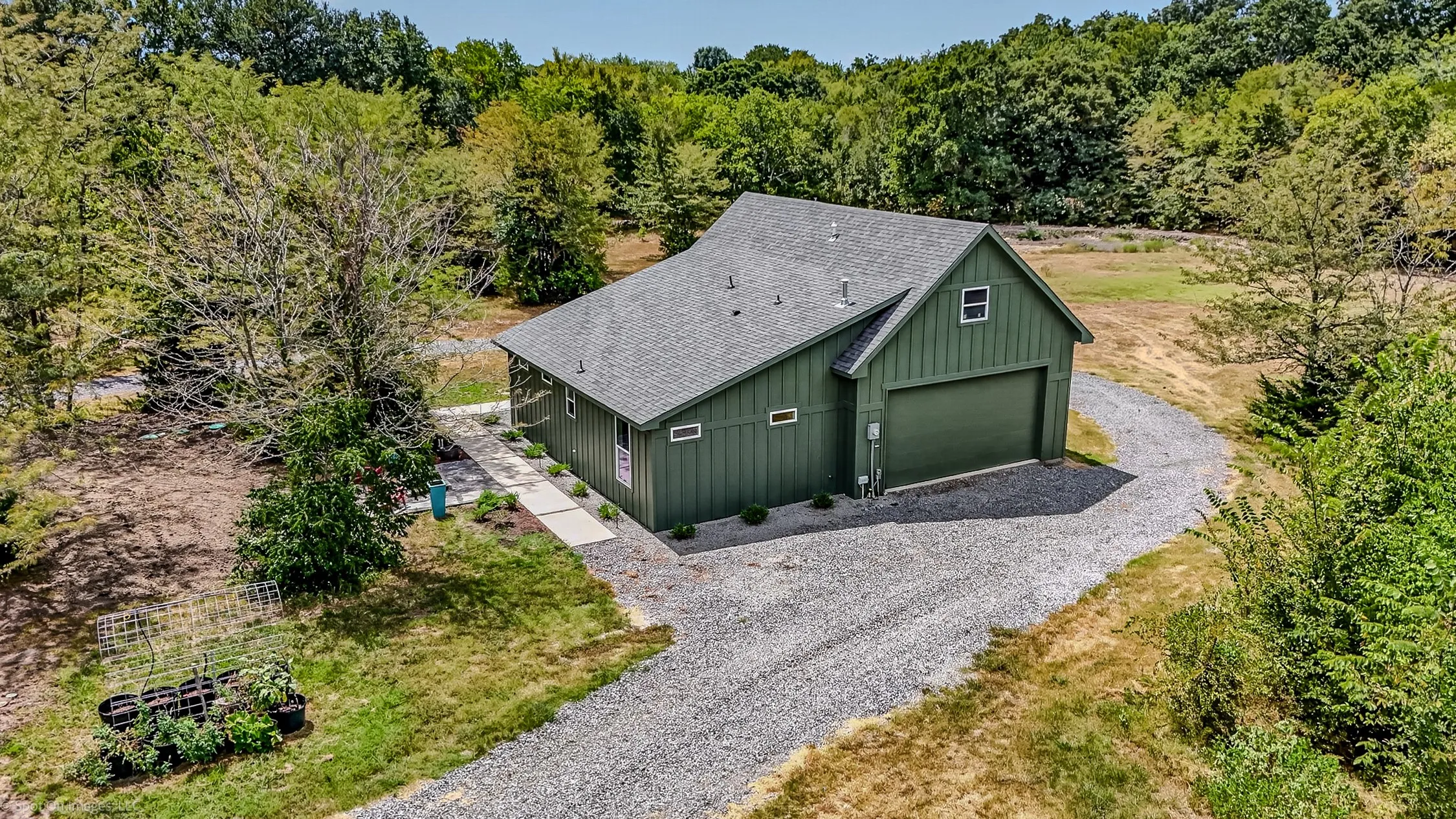 Spacious 2 car garage