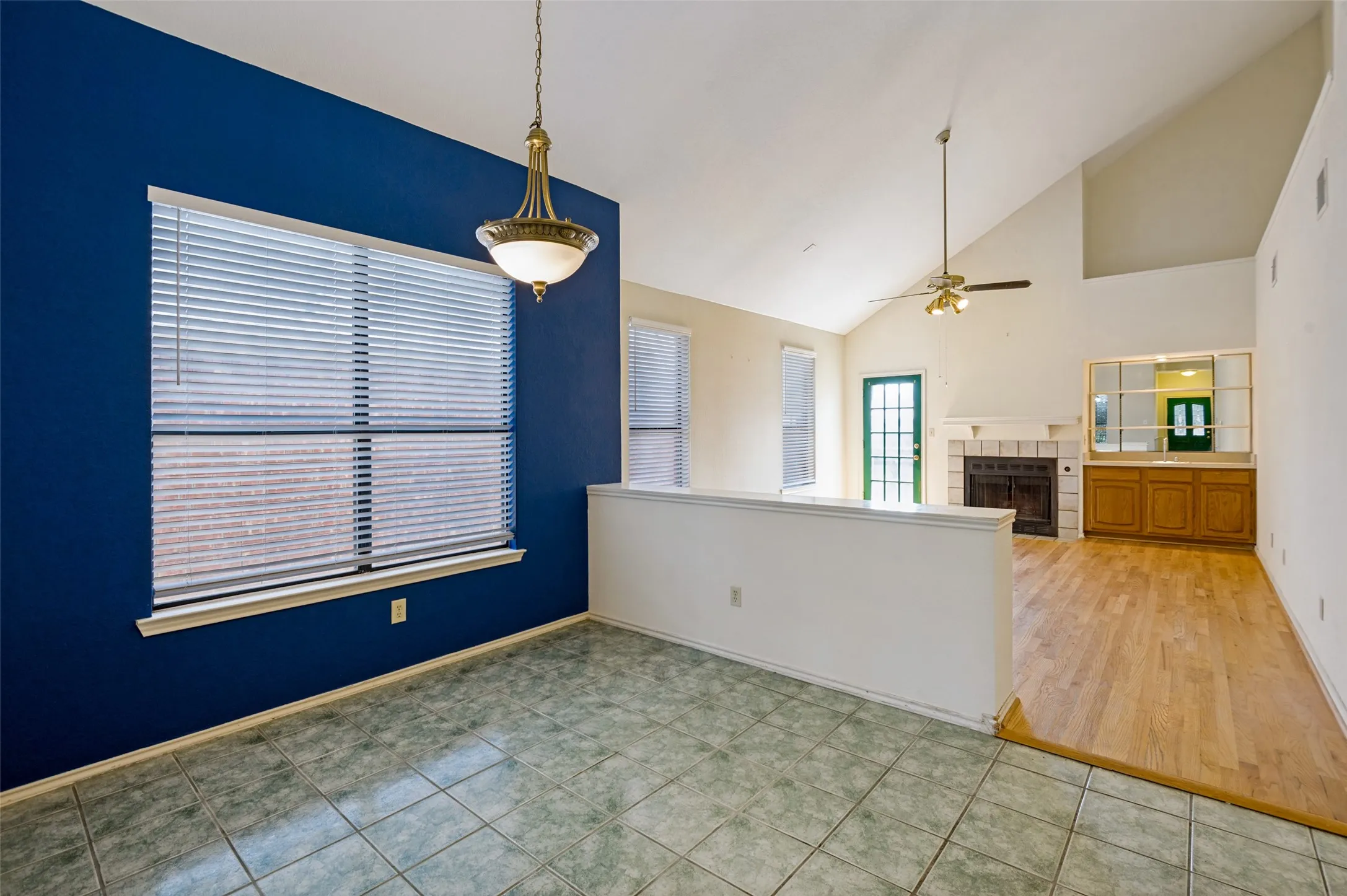 Single Family Residence For Sale in Denton County , 4315 Harvest Hill Road, Carrollton, Texas 75010, 3 Bedroom, 2 Bathroom, 2 Garage spaces, 2,008 Sqft, built in 1987, mls#21363532, Real Estate Agent in Carrollton, Homes For Sale in Denton county, Homes For Sale in Carrollton, Realtor in Carrollton Texas, Real Estate Brokerage Independent Realty Texas, Luminita Cordes Realtor