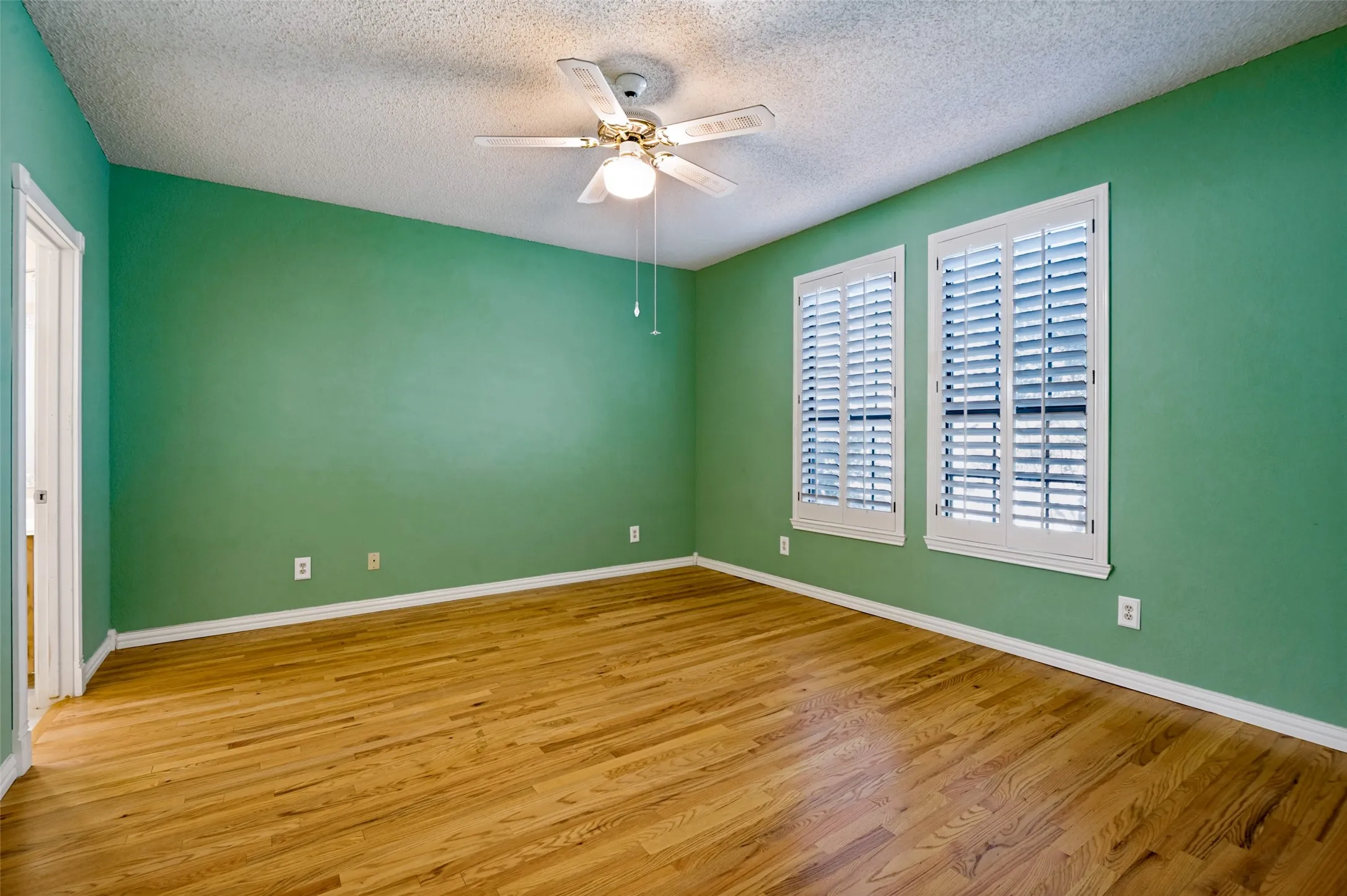 Single Family Residence For Sale in Denton County , 4315 Harvest Hill Road, Carrollton, Texas 75010, 3 Bedroom, 2 Bathroom, 2 Garage spaces, 2,008 Sqft, built in 1987, mls#21363532, Real Estate Agent in Carrollton, Homes For Sale in Denton county, Homes For Sale in Carrollton, Realtor in Carrollton Texas, Real Estate Brokerage Independent Realty Texas, Luminita Cordes Realtor