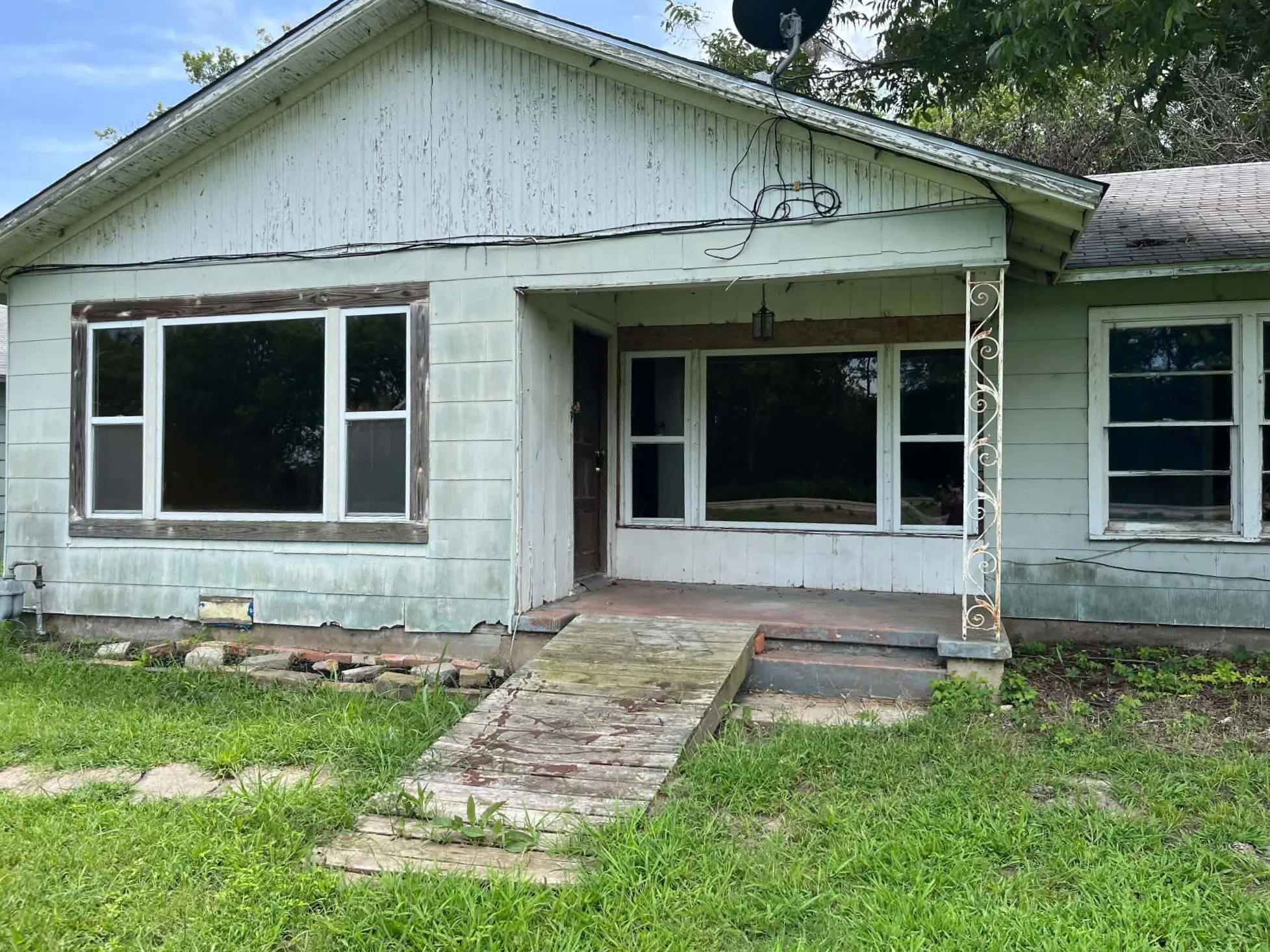 Farm For Sale in Hunt County , 5457 Fm 2874, Commerce, Texas 75428, 4 Bedroom, 2 Bathroom, 2 Garage spaces, 2,020 Sqft, built in 1975, mls#21363533, Real Estate Agent in Commerce, Homes For Sale in Hunt county, Homes For Sale in Commerce, Realtor in Commerce Texas, Real Estate Brokerage Independent Realty Texas, Luminita Cordes Realtor