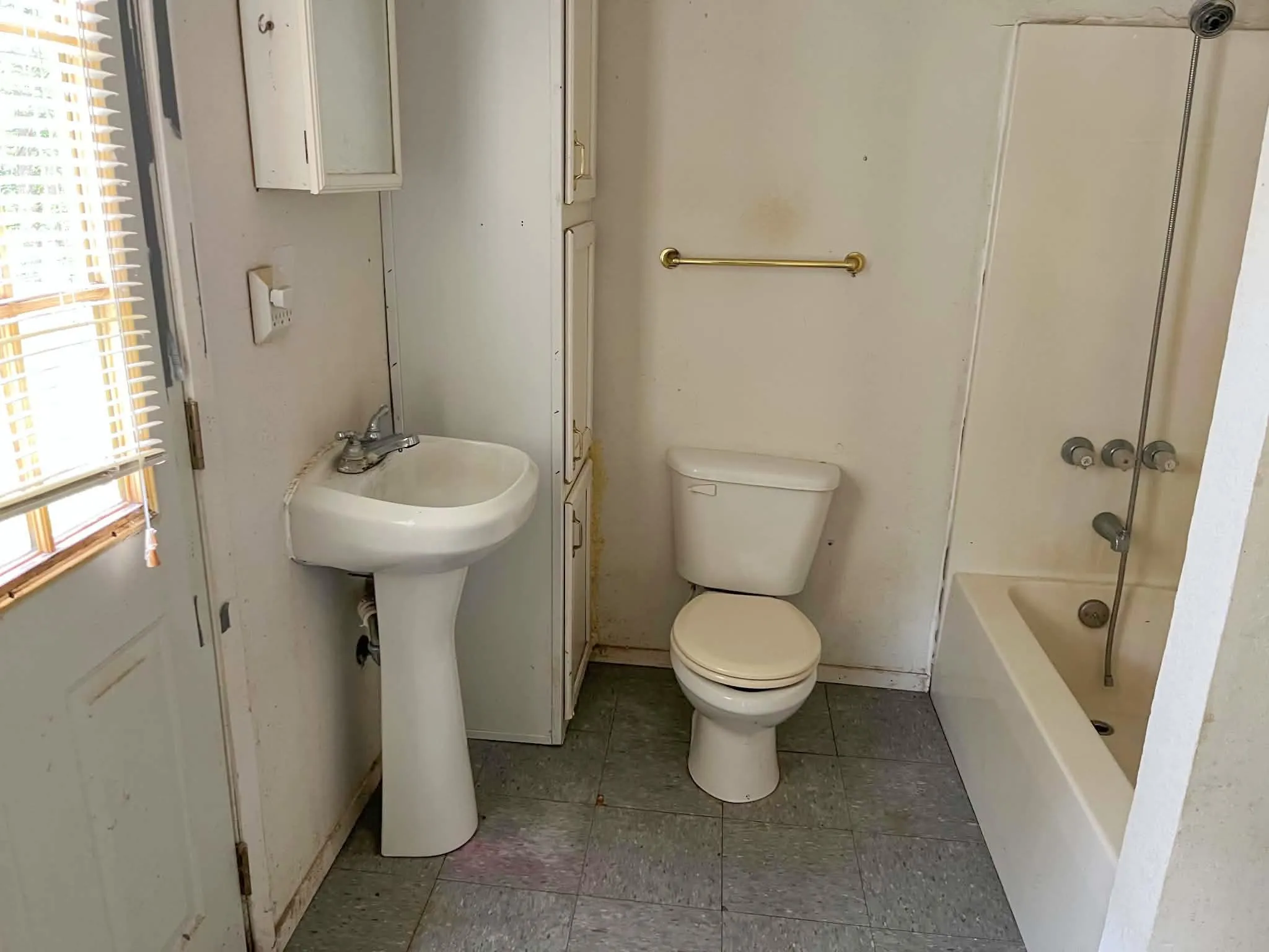 Farm For Sale in Hunt County , 5457 Fm 2874, Commerce, Texas 75428, 4 Bedroom, 2 Bathroom, 2 Garage spaces, 2,020 Sqft, built in 1975, mls#21363533, Real Estate Agent in Commerce, Homes For Sale in Hunt county, Homes For Sale in Commerce, Realtor in Commerce Texas, Real Estate Brokerage Independent Realty Texas, Luminita Cordes Realtor