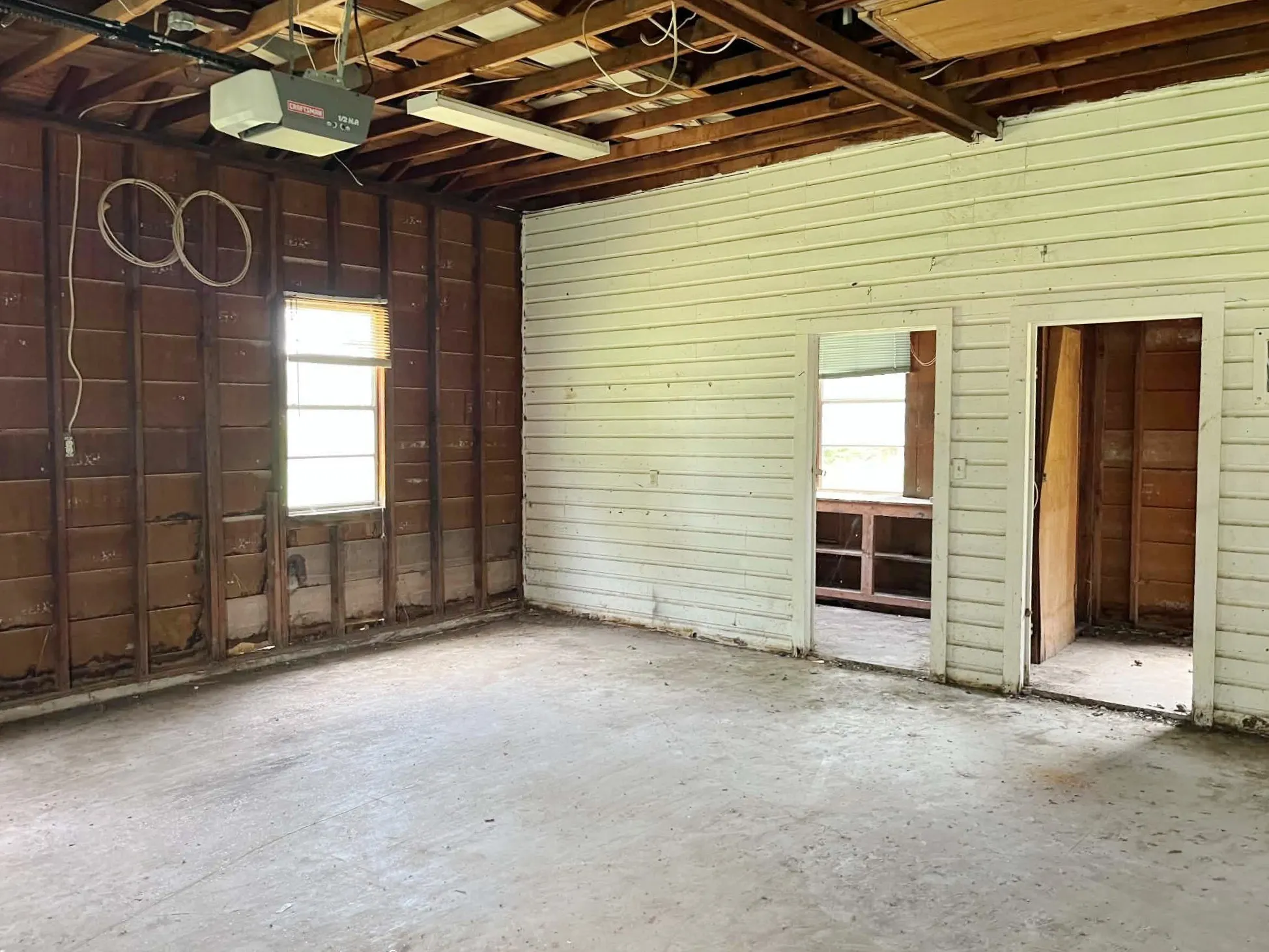 Farm For Sale in Hunt County , 5457 Fm 2874, Commerce, Texas 75428, 4 Bedroom, 2 Bathroom, 2 Garage spaces, 2,020 Sqft, built in 1975, mls#21363533, Real Estate Agent in Commerce, Homes For Sale in Hunt county, Homes For Sale in Commerce, Realtor in Commerce Texas, Real Estate Brokerage Independent Realty Texas, Luminita Cordes Realtor
