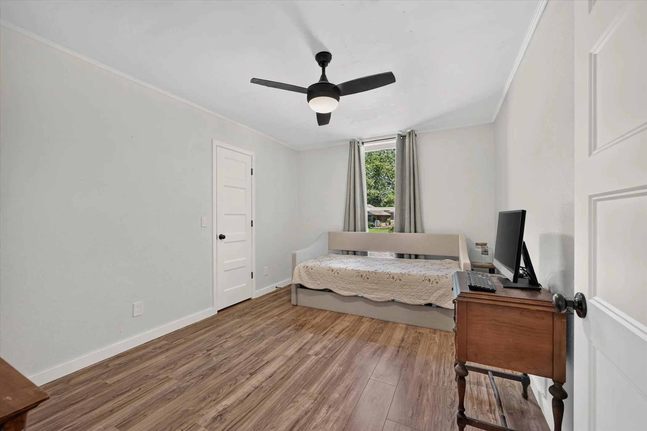 Single Family Residence For Sale in Collin County , 802 Green Brook Drive, Allen, Texas 75002, 3 Bedroom, 2 Bathroom, 2 Garage spaces, 1,999 Sqft, built in 1982, mls#21363527, Real Estate Agent in Allen, Homes For Sale in Collin county, Homes For Sale in Allen, Realtor in Allen Texas, Real Estate Brokerage Independent Realty Texas, Luminita Cordes Realtor