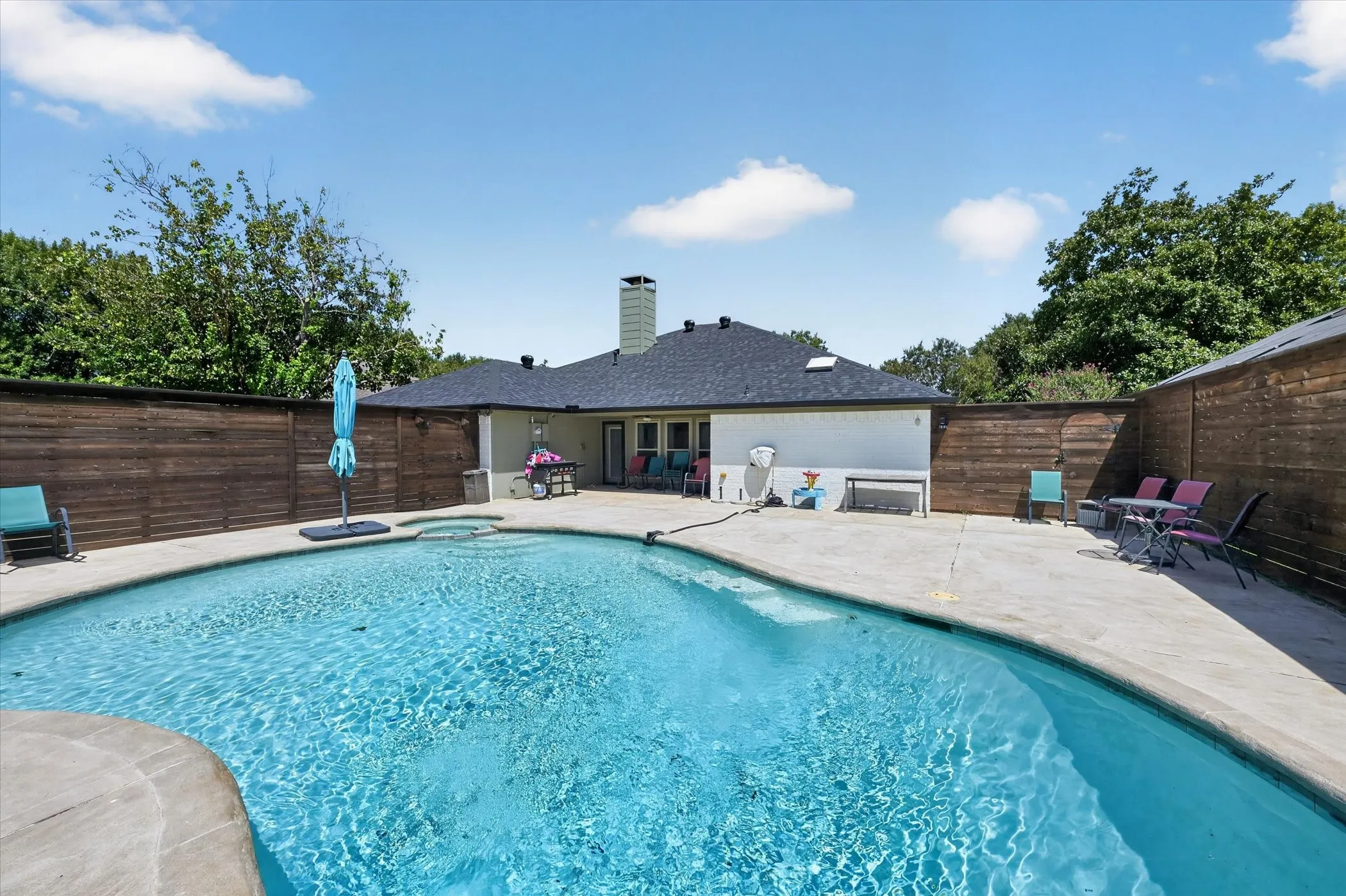 Single Family Residence For Sale in Collin County , 802 Green Brook Drive, Allen, Texas 75002, 3 Bedroom, 2 Bathroom, 2 Garage spaces, 1,999 Sqft, built in 1982, mls#21363527, Real Estate Agent in Allen, Homes For Sale in Collin county, Homes For Sale in Allen, Realtor in Allen Texas, Real Estate Brokerage Independent Realty Texas, Luminita Cordes Realtor