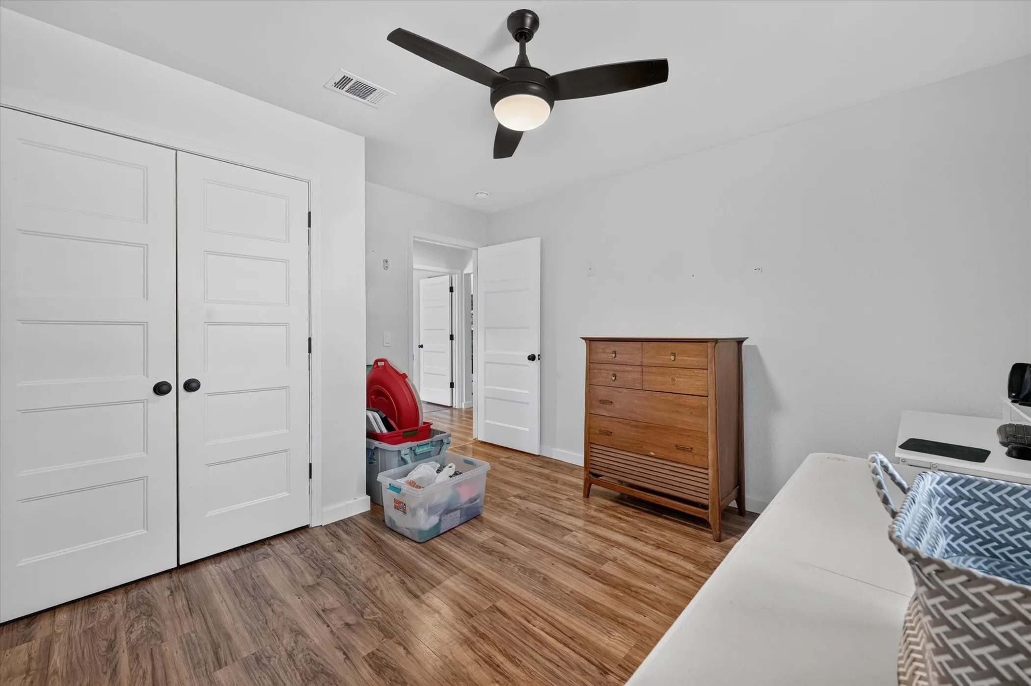 Single Family Residence For Sale in Collin County , 802 Green Brook Drive, Allen, Texas 75002, 3 Bedroom, 2 Bathroom, 2 Garage spaces, 1,999 Sqft, built in 1982, mls#21363527, Real Estate Agent in Allen, Homes For Sale in Collin county, Homes For Sale in Allen, Realtor in Allen Texas, Real Estate Brokerage Independent Realty Texas, Luminita Cordes Realtor