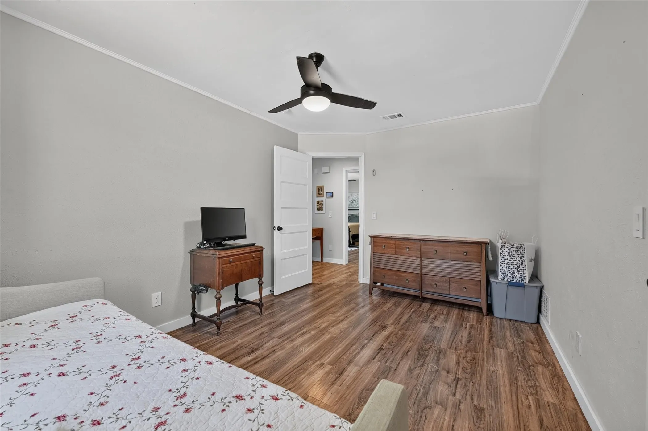 Single Family Residence For Sale in Collin County , 802 Green Brook Drive, Allen, Texas 75002, 3 Bedroom, 2 Bathroom, 2 Garage spaces, 1,999 Sqft, built in 1982, mls#21363527, Real Estate Agent in Allen, Homes For Sale in Collin county, Homes For Sale in Allen, Realtor in Allen Texas, Real Estate Brokerage Independent Realty Texas, Luminita Cordes Realtor