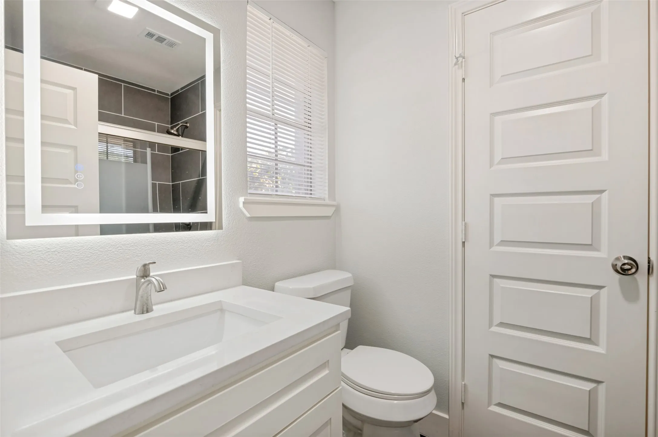 jack and jill bathroom