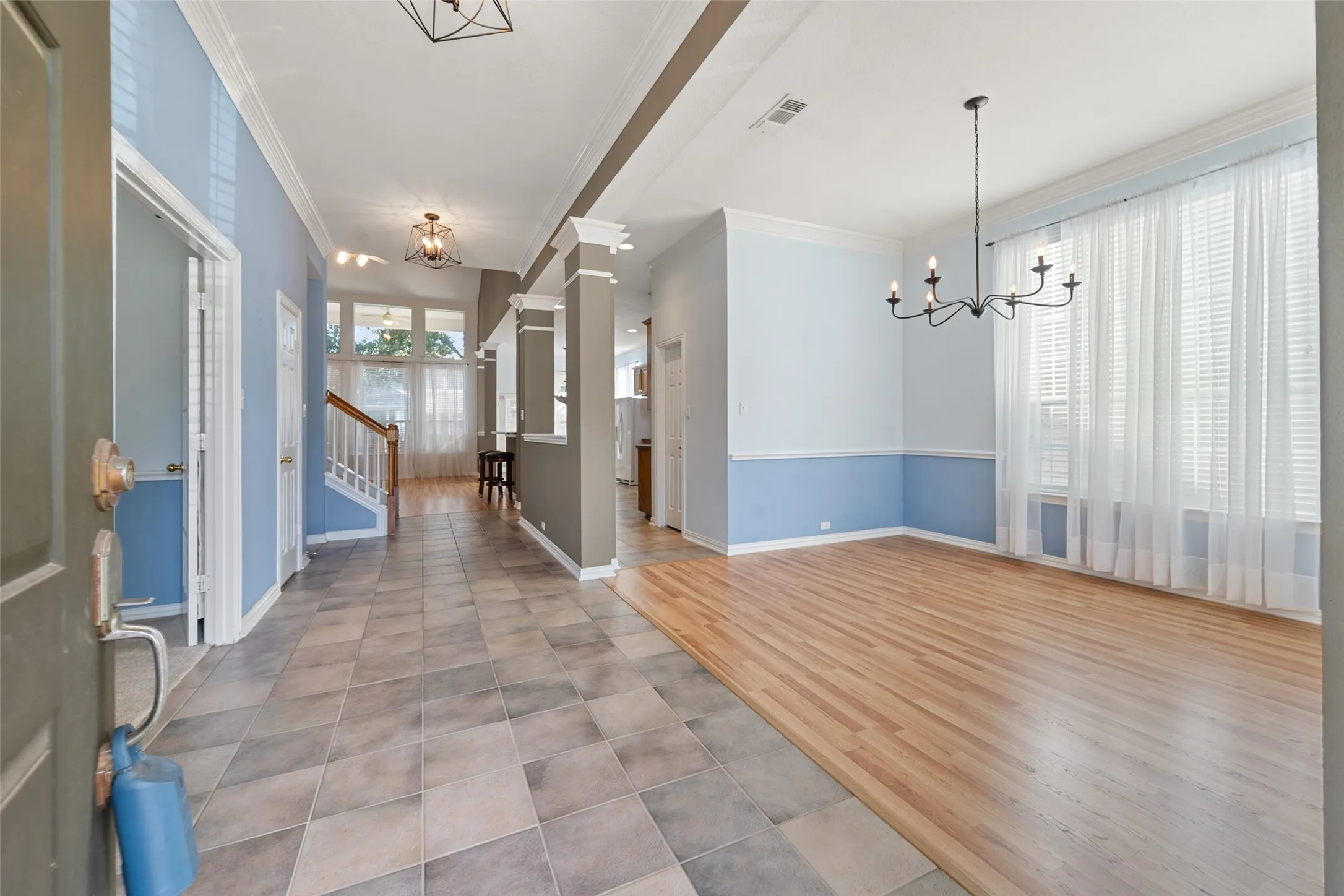 Single Family Residence For Sale in Tarrant County , 2405 Moon Dance Court, Arlington, Texas 76001, 4 Bedroom, 4 Bathroom, 2 Garage spaces, 3,458 Sqft, built in 2002, mls#21362491, Real Estate Agent in Arlington, Homes For Sale in Tarrant county, Homes For Sale in Arlington, Realtor in Arlington Texas, Real Estate Brokerage Independent Realty Texas, Luminita Cordes Realtor
