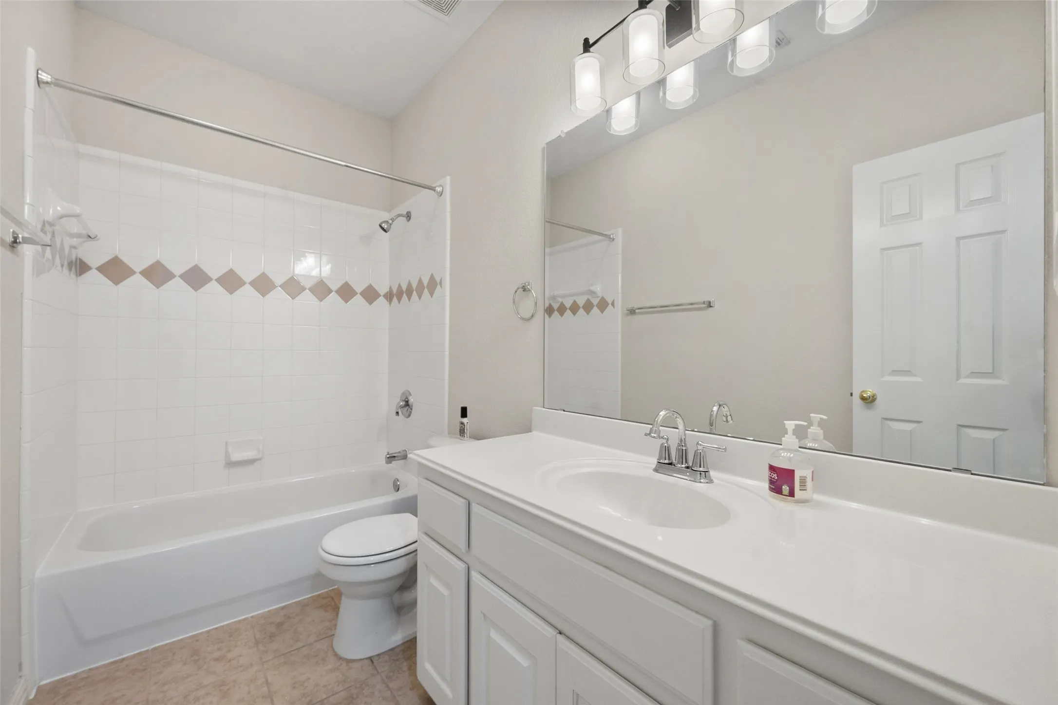 Upstairs full Bathroom