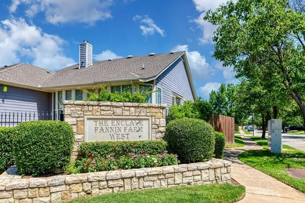 Single Family Residence For Sale in Tarrant County , 2405 Moon Dance Court, Arlington, Texas 76001, 4 Bedroom, 4 Bathroom, 2 Garage spaces, 3,458 Sqft, built in 2002, mls#21362491, Real Estate Agent in Arlington, Homes For Sale in Tarrant county, Homes For Sale in Arlington, Realtor in Arlington Texas, Real Estate Brokerage Independent Realty Texas, Luminita Cordes Realtor