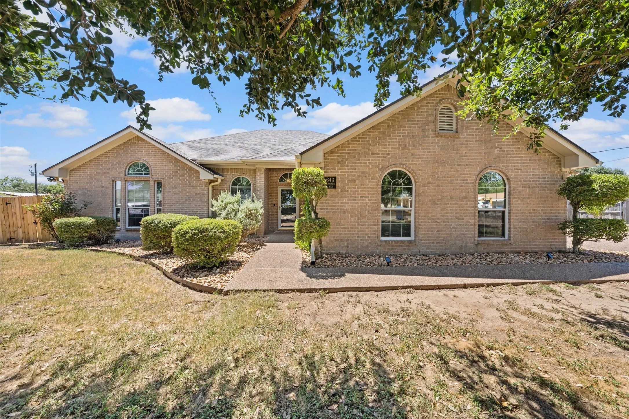 Single Family Residence For Sale in Mc Lennan County , 643 Woodard Lane, Bruceville Eddy, Texas 76630, 3 Bedroom, 2 Bathroom, 2 Garage spaces, 1,707 Sqft, built in 2005, mls#21363032, Real Estate Agent in Bruceville Eddy, Homes For Sale in Mc Lennan county, Homes For Sale in Bruceville Eddy, Realtor in Bruceville Eddy Texas, Real Estate Brokerage Independent Realty Texas, Luminita Cordes Realtor