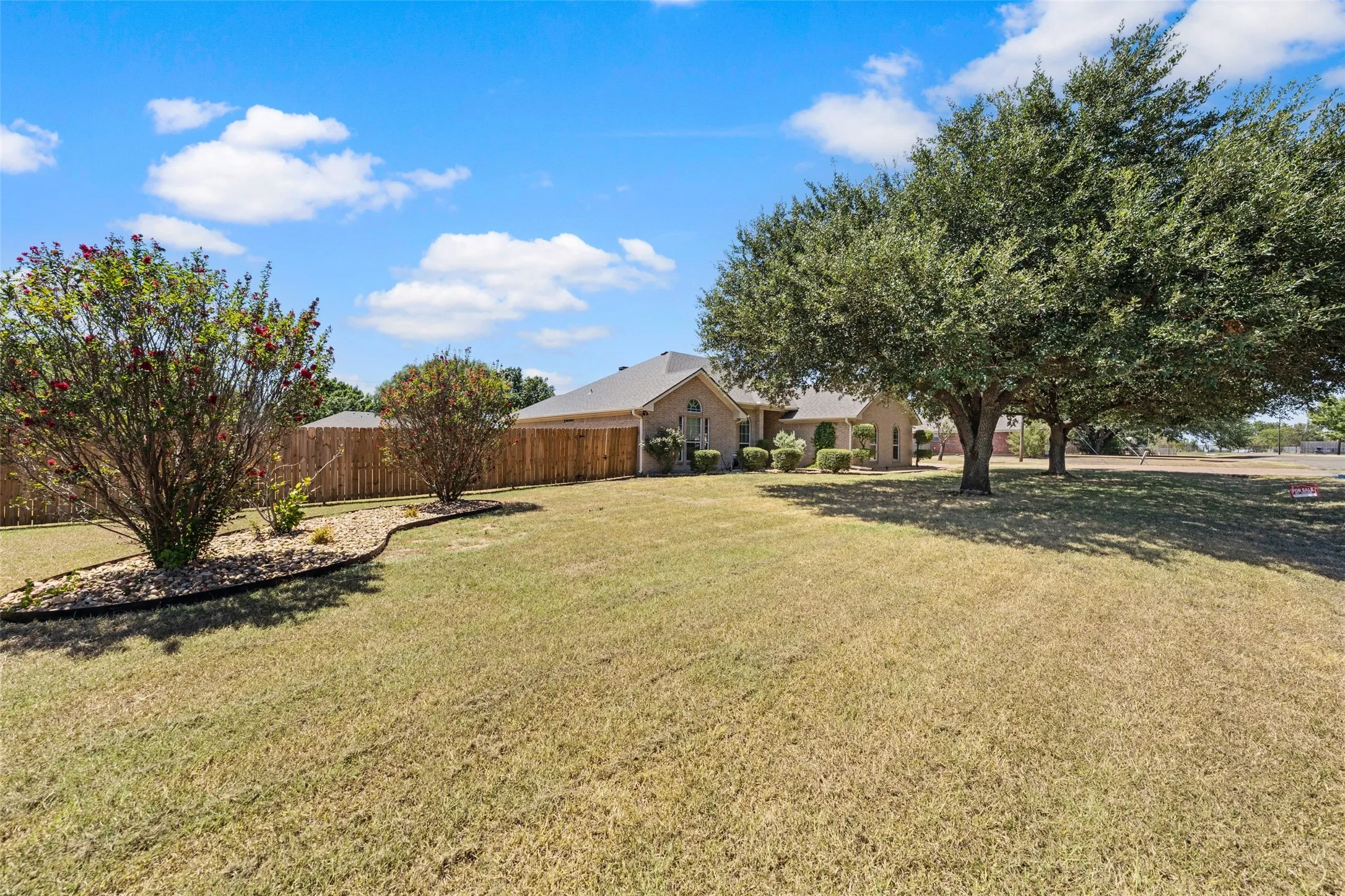 Single Family Residence For Sale in Mc Lennan County , 643 Woodard Lane, Bruceville Eddy, Texas 76630, 3 Bedroom, 2 Bathroom, 2 Garage spaces, 1,707 Sqft, built in 2005, mls#21363032, Real Estate Agent in Bruceville Eddy, Homes For Sale in Mc Lennan county, Homes For Sale in Bruceville Eddy, Realtor in Bruceville Eddy Texas, Real Estate Brokerage Independent Realty Texas, Luminita Cordes Realtor