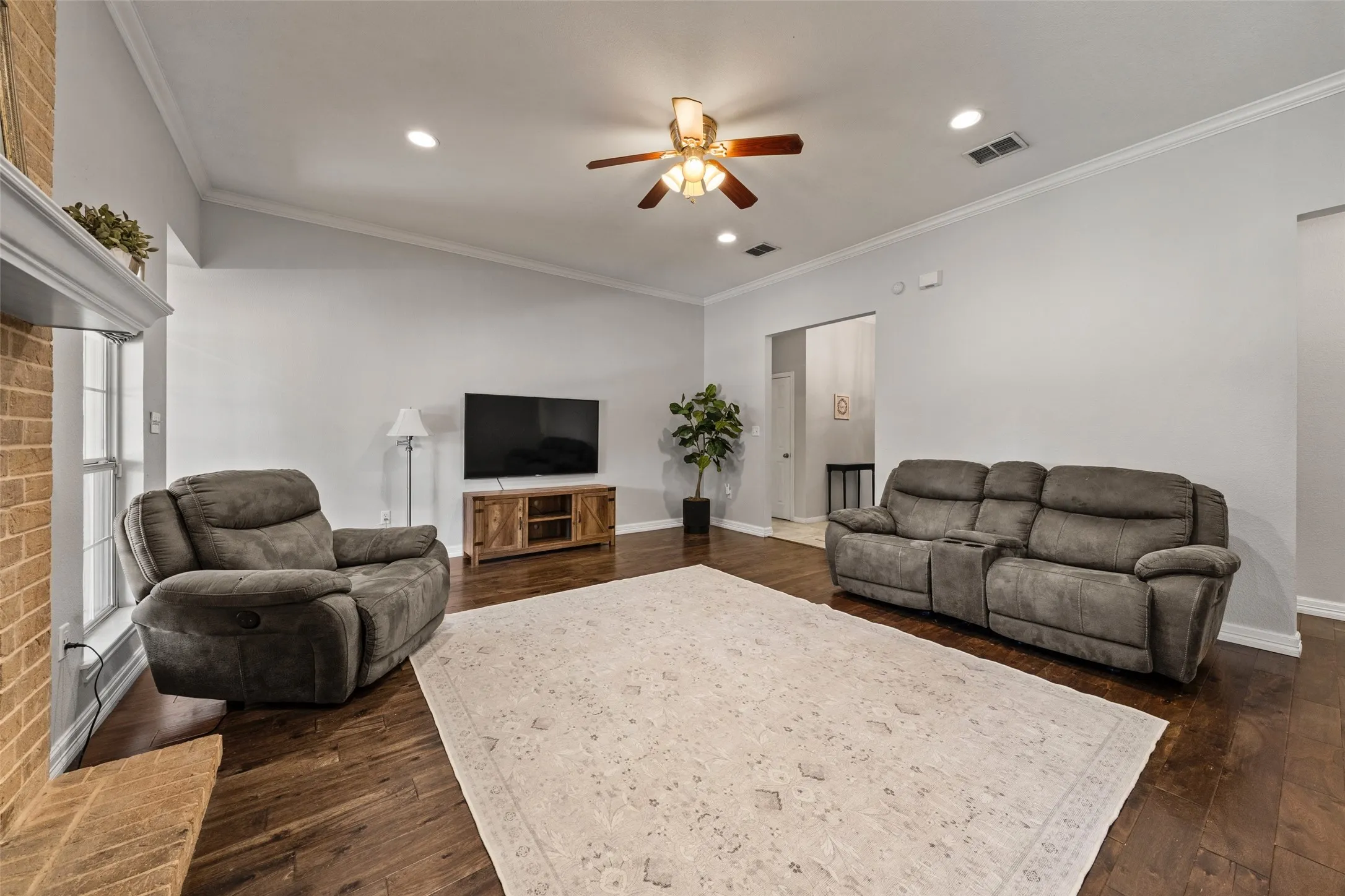 Single Family Residence For Sale in Mc Lennan County , 643 Woodard Lane, Bruceville Eddy, Texas 76630, 3 Bedroom, 2 Bathroom, 2 Garage spaces, 1,707 Sqft, built in 2005, mls#21363032, Real Estate Agent in Bruceville Eddy, Homes For Sale in Mc Lennan county, Homes For Sale in Bruceville Eddy, Realtor in Bruceville Eddy Texas, Real Estate Brokerage Independent Realty Texas, Luminita Cordes Realtor