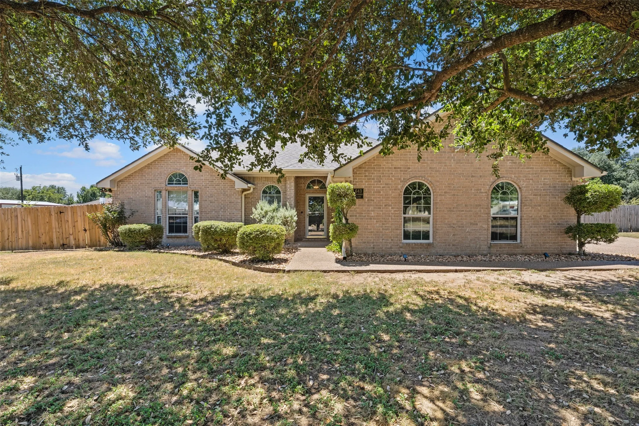 Single Family Residence For Sale in Mc Lennan County , 643 Woodard Lane, Bruceville Eddy, Texas 76630, 3 Bedroom, 2 Bathroom, 2 Garage spaces, 1,707 Sqft, built in 2005, mls#21363032, Real Estate Agent in Bruceville Eddy, Homes For Sale in Mc Lennan county, Homes For Sale in Bruceville Eddy, Realtor in Bruceville Eddy Texas, Real Estate Brokerage Independent Realty Texas, Luminita Cordes Realtor