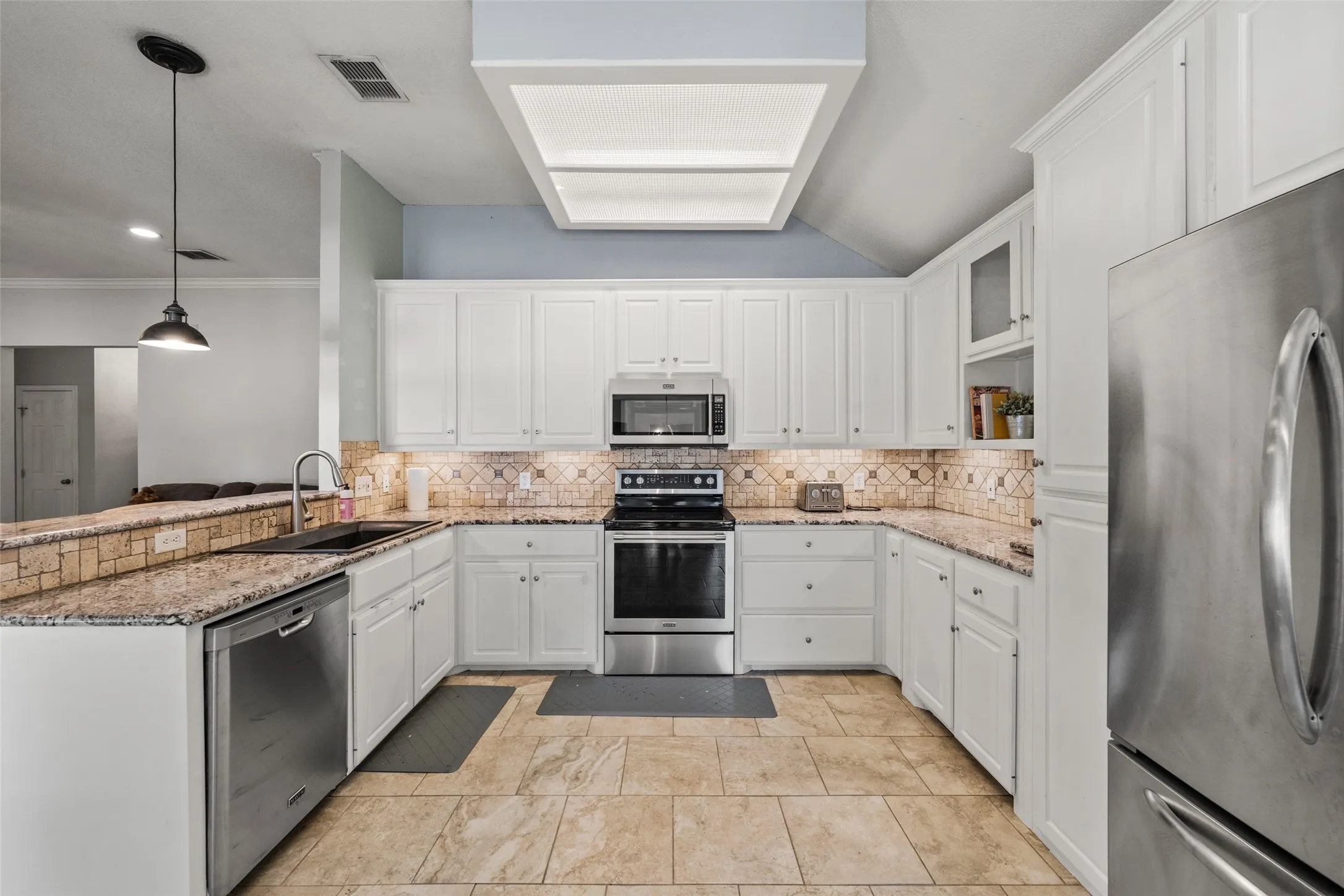 Single Family Residence For Sale in Mc Lennan County , 643 Woodard Lane, Bruceville Eddy, Texas 76630, 3 Bedroom, 2 Bathroom, 2 Garage spaces, 1,707 Sqft, built in 2005, mls#21363032, Real Estate Agent in Bruceville Eddy, Homes For Sale in Mc Lennan county, Homes For Sale in Bruceville Eddy, Realtor in Bruceville Eddy Texas, Real Estate Brokerage Independent Realty Texas, Luminita Cordes Realtor